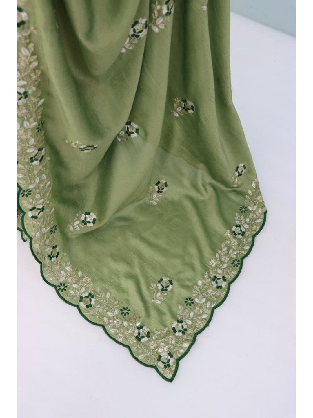 Designer Green Vichitra Silk Saree with Artistic Embroidered Border for Timeless Ethnic Elegance - Image 2
