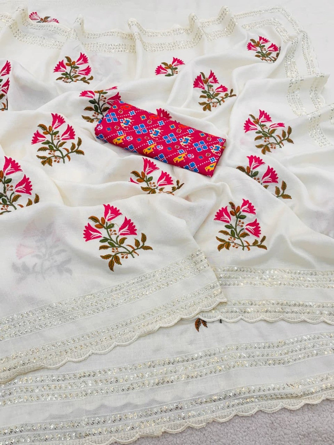 Offwhite Vichitra Silk Saree with Artistic Floral Embroidery and Rich Silk Texture - Image 9