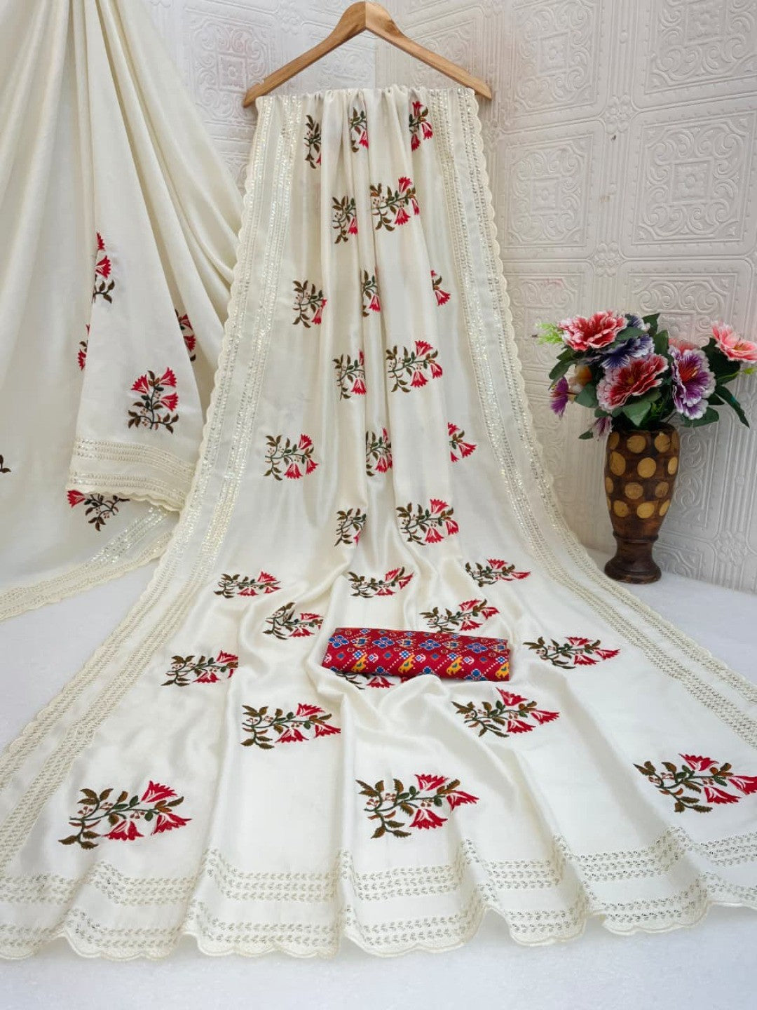 Offwhite Vichitra Silk Saree with Artistic Floral Embroidery and Rich Silk Texture - Image 4