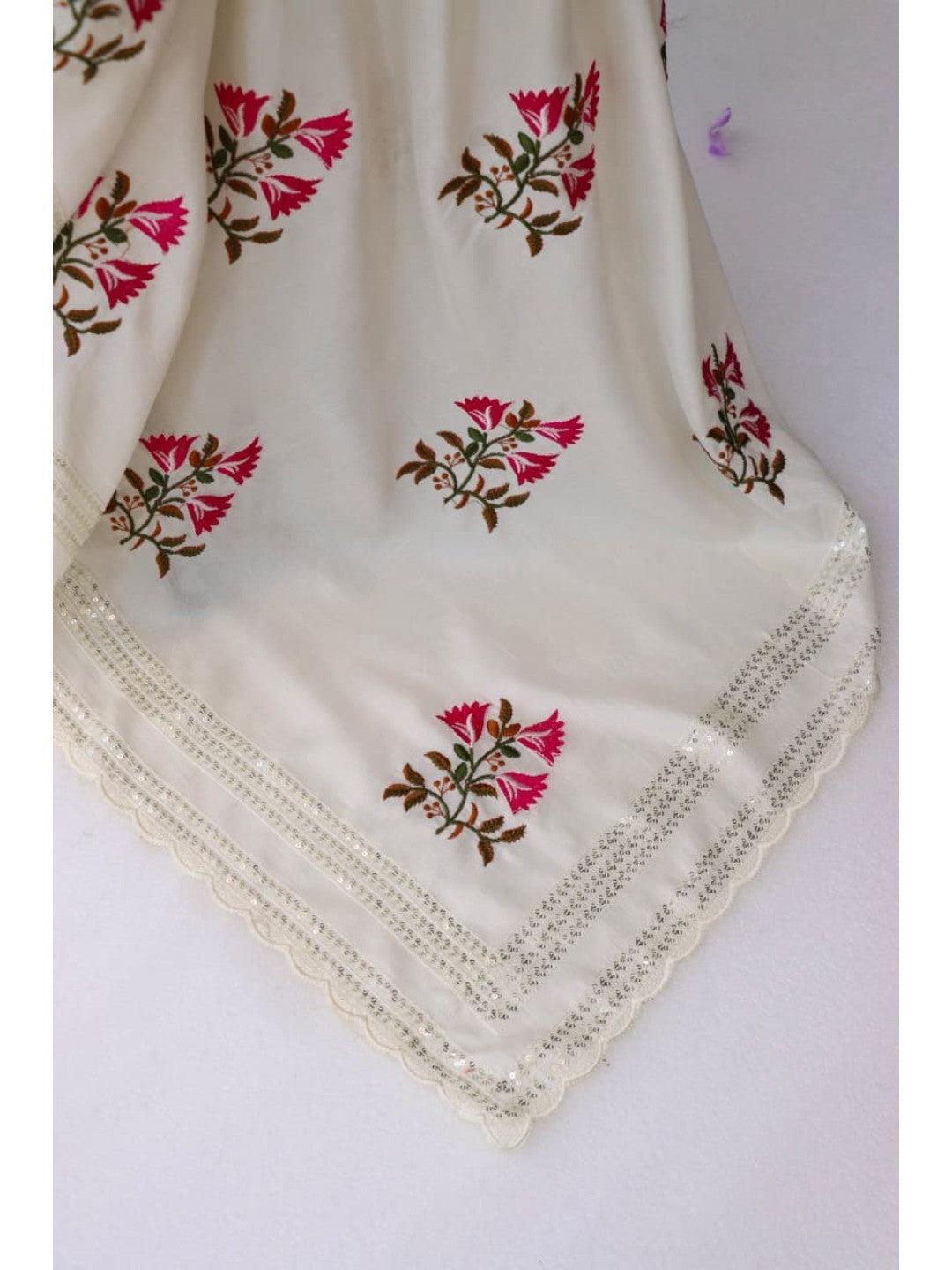 Offwhite Vichitra Silk Saree with Artistic Floral Embroidery and Rich Silk Texture - Image 7