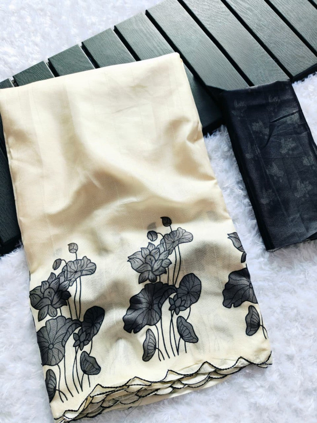 Timeless Cream Floral Print Tussar Silk Saree For Effortless Sophistication - Image 3