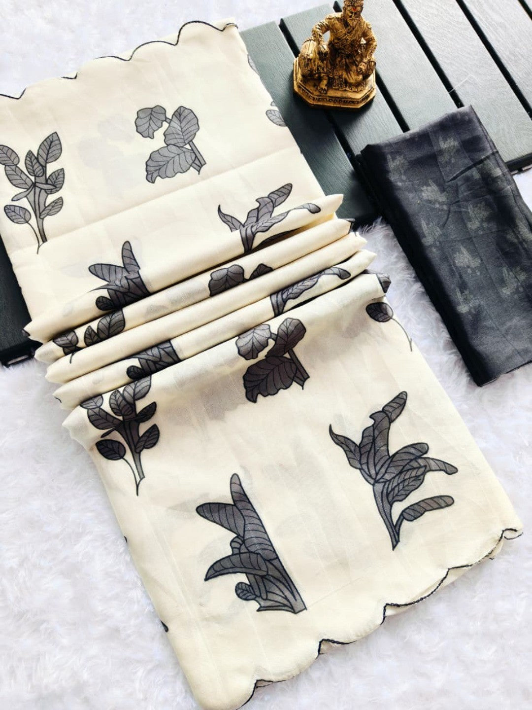 Chic Cream Floral Printed Tussar Silk Saree Featuring A Lightweight Luxe Drape - Image 5