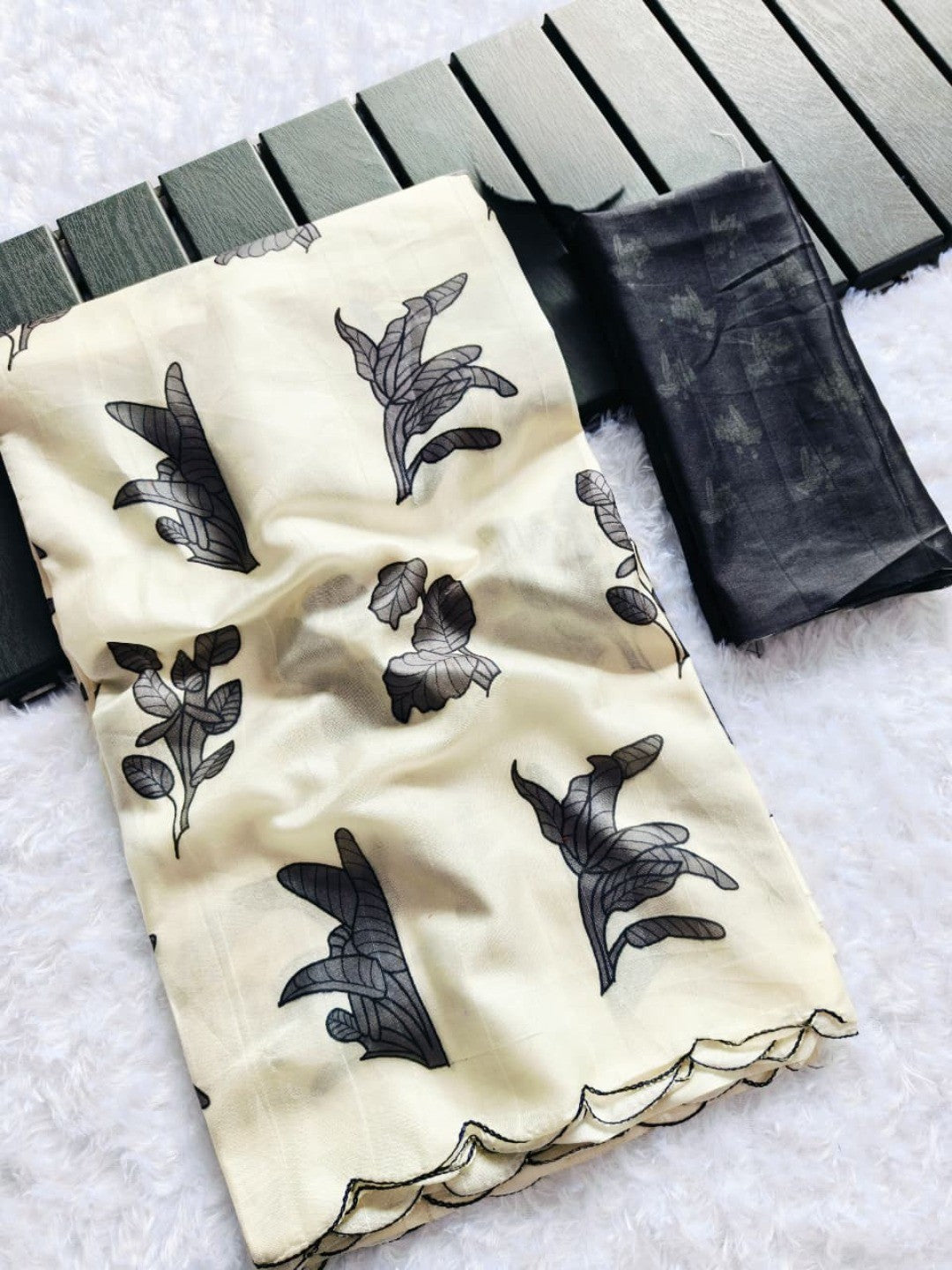 Chic Cream Floral Printed Tussar Silk Saree Featuring A Lightweight Luxe Drape - Image 2
