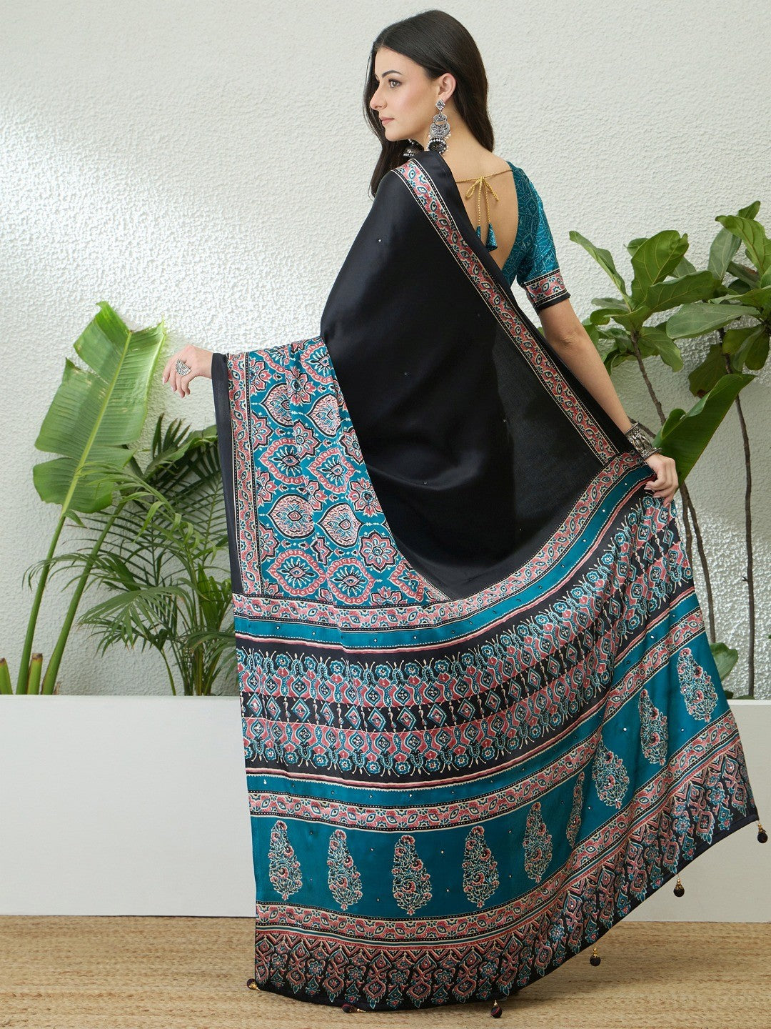 Trendy Black & Teal Floral Print Satin Saree With Traditional Khatli Embroidery Work - Image 4