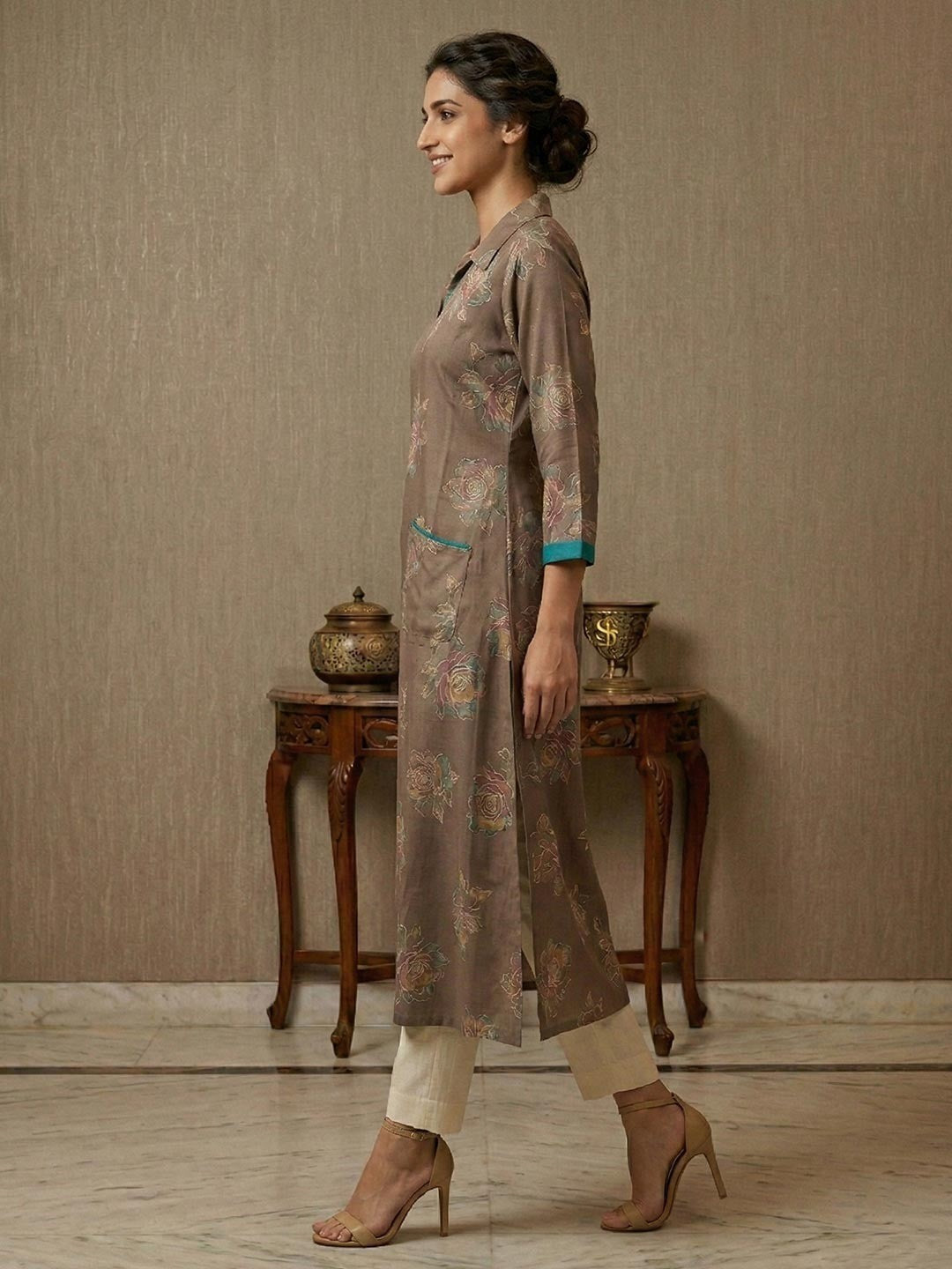 Grey Floral Printed Viscose Kurti with Collar Neck - Image 4