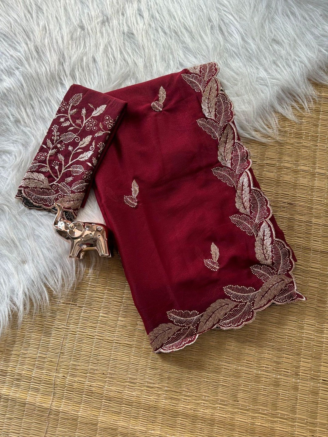 Elegant Red Shimmer Saree with Zari Work Embroidery - Image 4