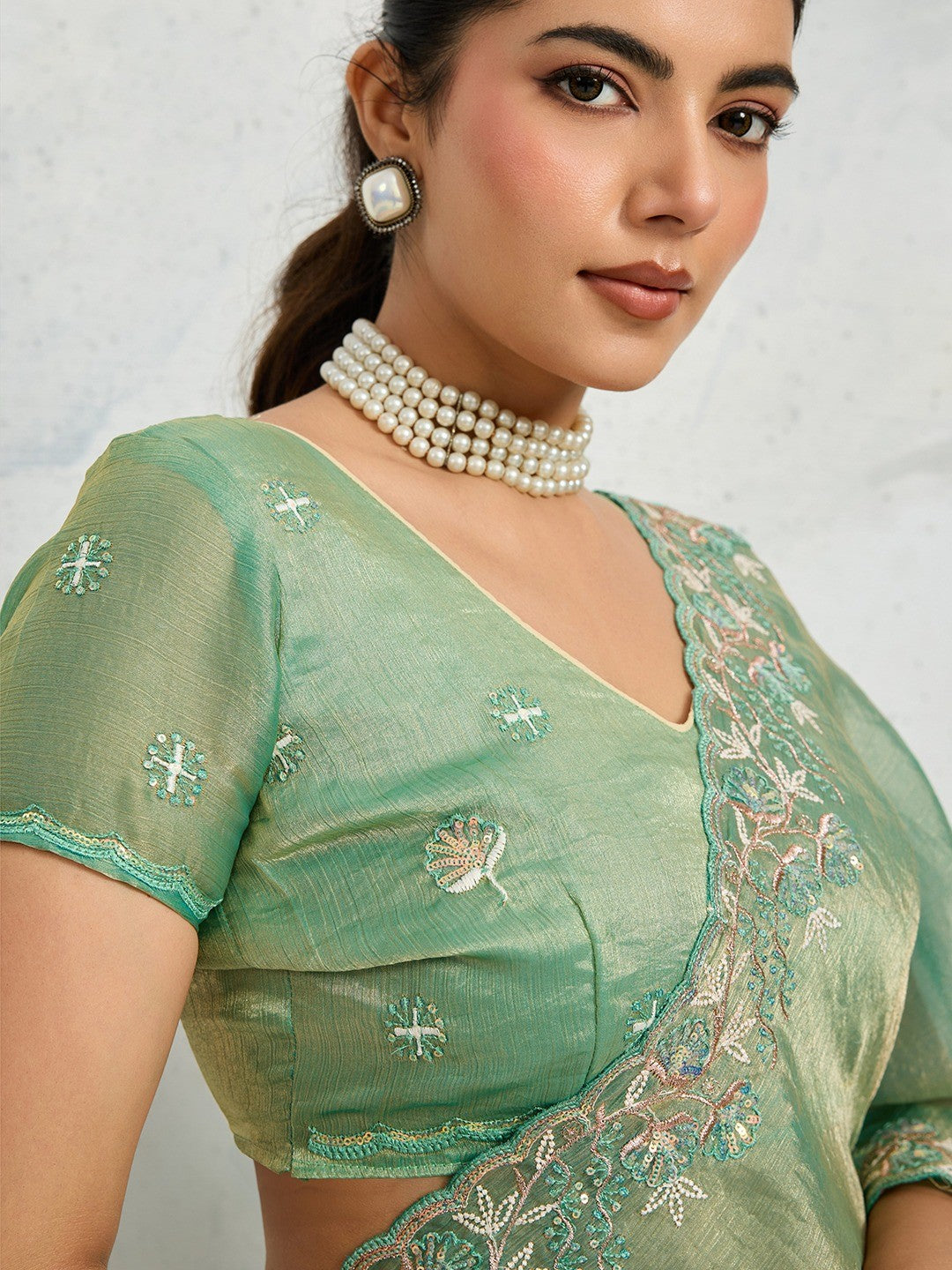 Elegant Sea Green Floral Thread & Zari Embroidered Chiffon Velvet Saree With Shimmering Sequins - Image 4