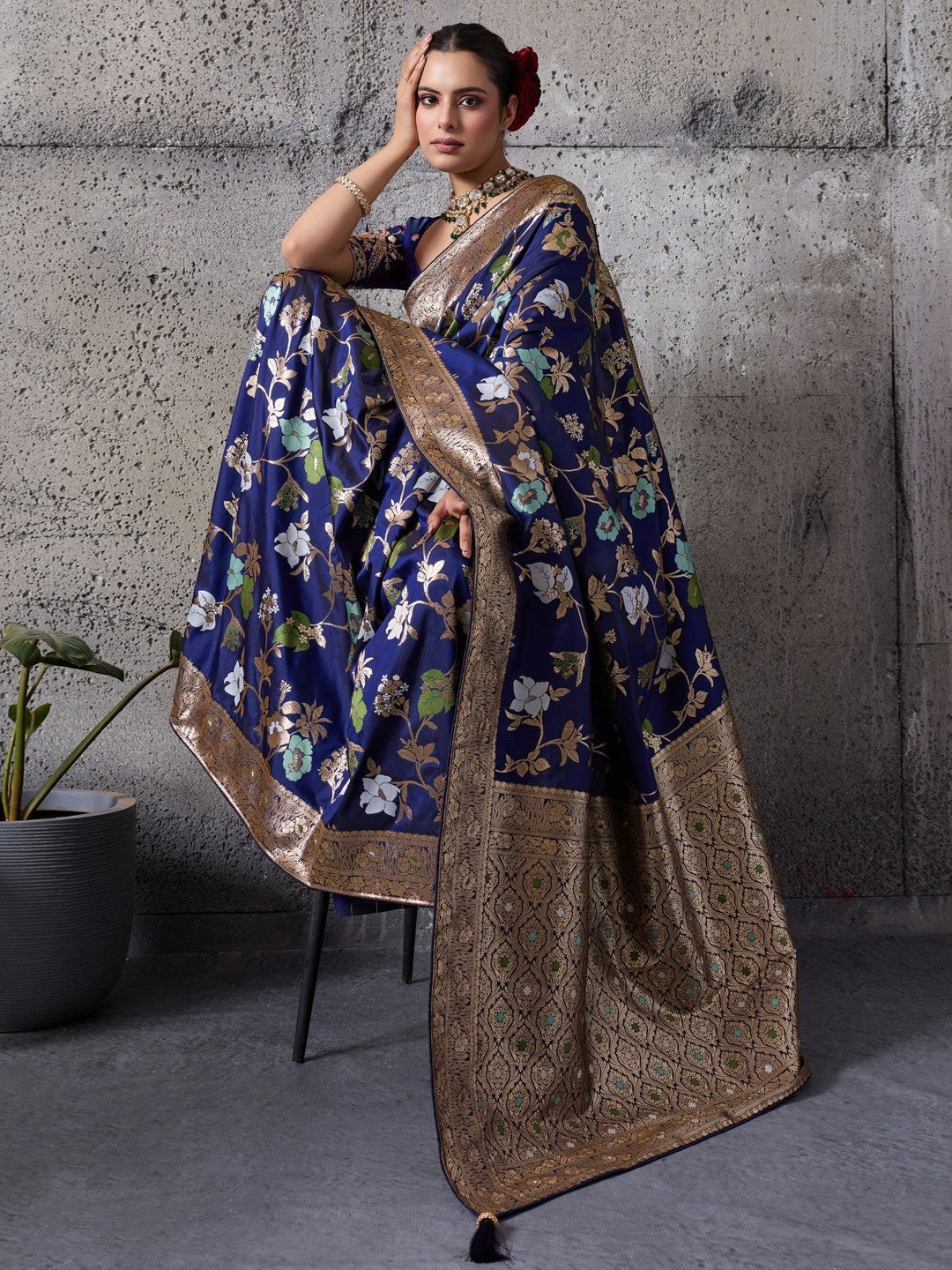 Navy Blue Floral Weaving Banarasi Silk Saree With Fine Piping & Classy Tassels On The Corners - Image 3