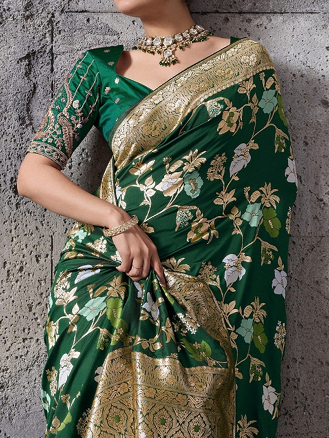 Bottle Green Floral Weaving Banarasi Silk Saree With Fine Piping & Classy Tassels On The Corners - Image 2