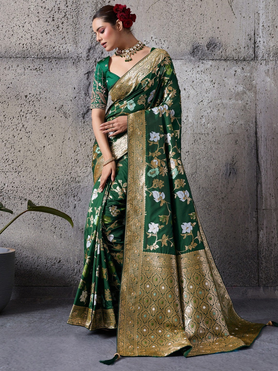 Bottle Green Floral Weaving Banarasi Silk Saree With Fine Piping & Classy Tassels On The Corners - Image 3