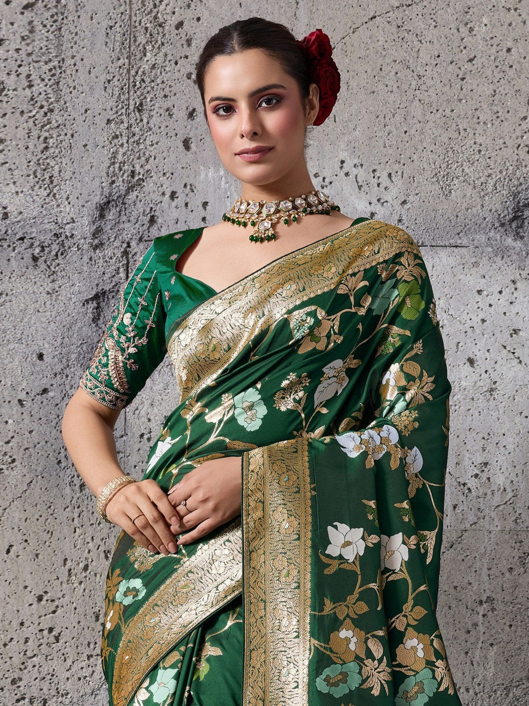 Bottle Green Floral Weaving Banarasi Silk Saree With Fine Piping & Classy Tassels On The Corners - Image 3