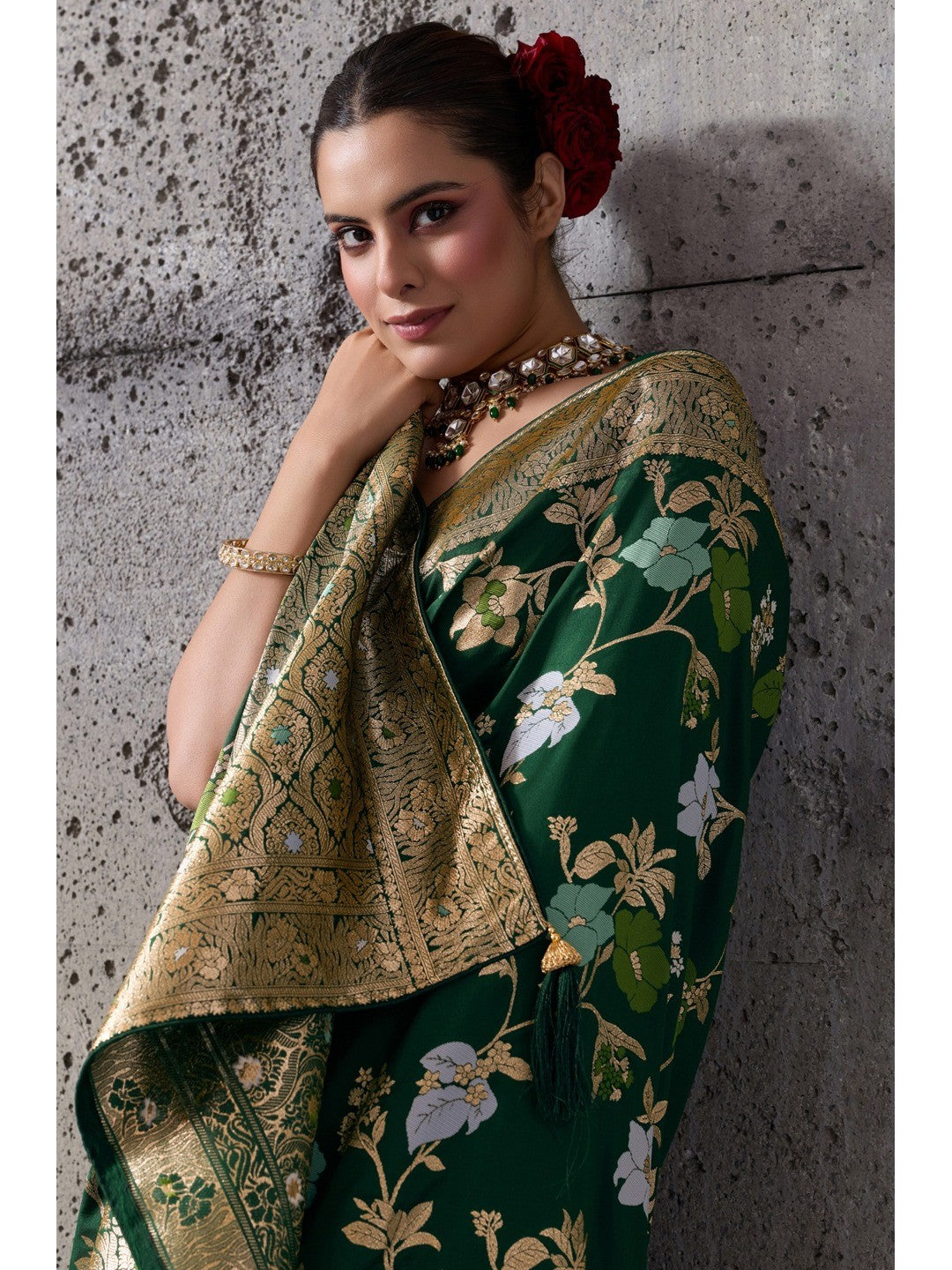 Bottle Green Floral Weaving Banarasi Silk Saree With Fine Piping & Classy Tassels On The Corners - Image 5