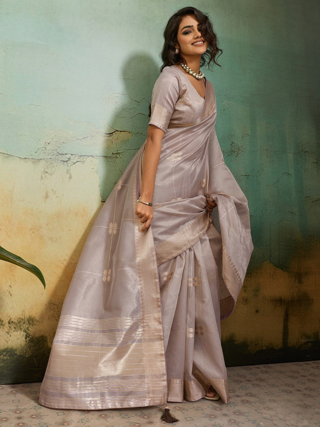 Elegant Grey Zari Butti Weaving Tissue Linen Saree With Traditional Chit Pallu - Image 5