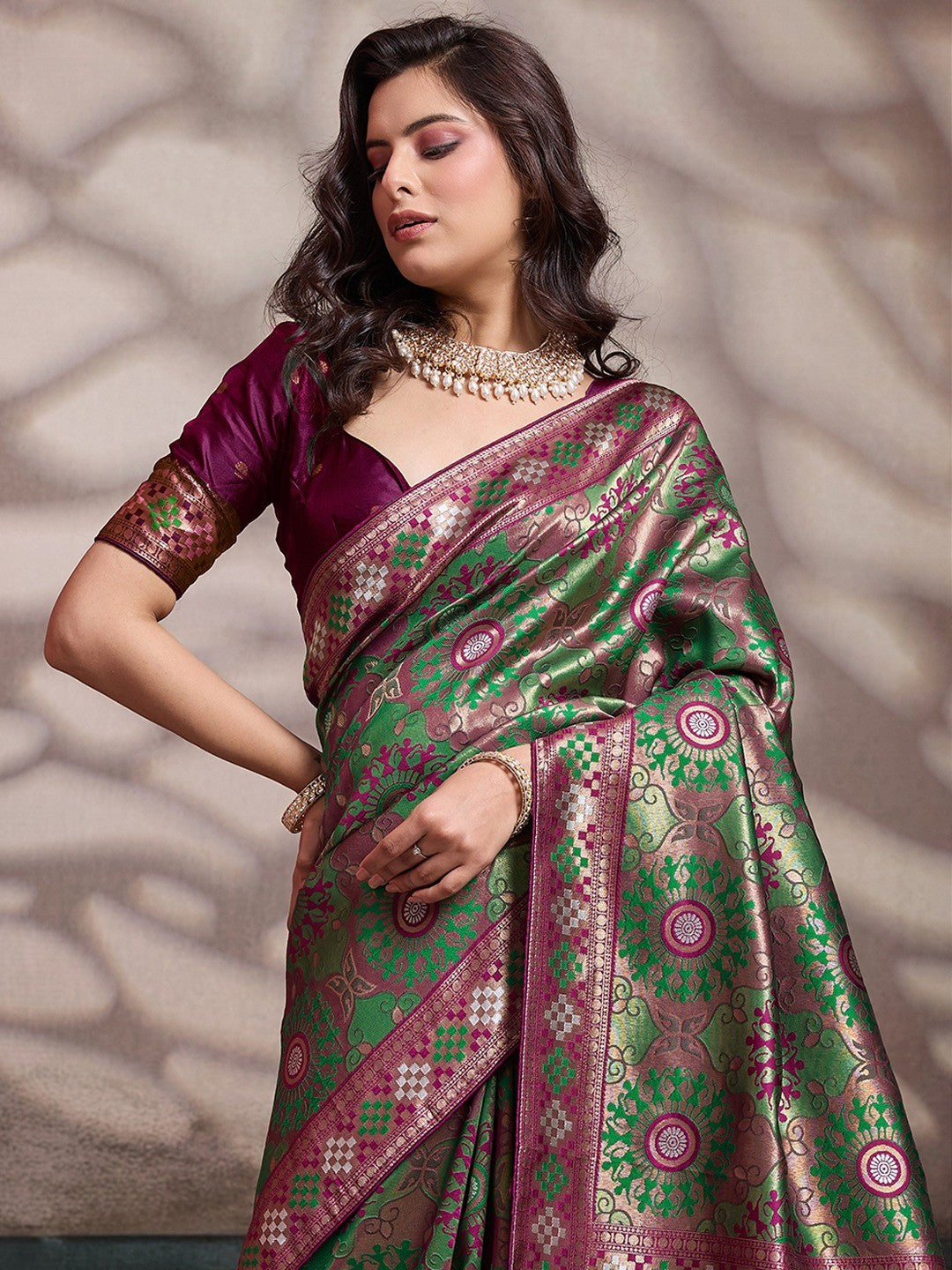Graceful Green & Wine Floral Zari Meenakari Weaving Art Silk Saree With Elegant Tassel Pallu - Image 4