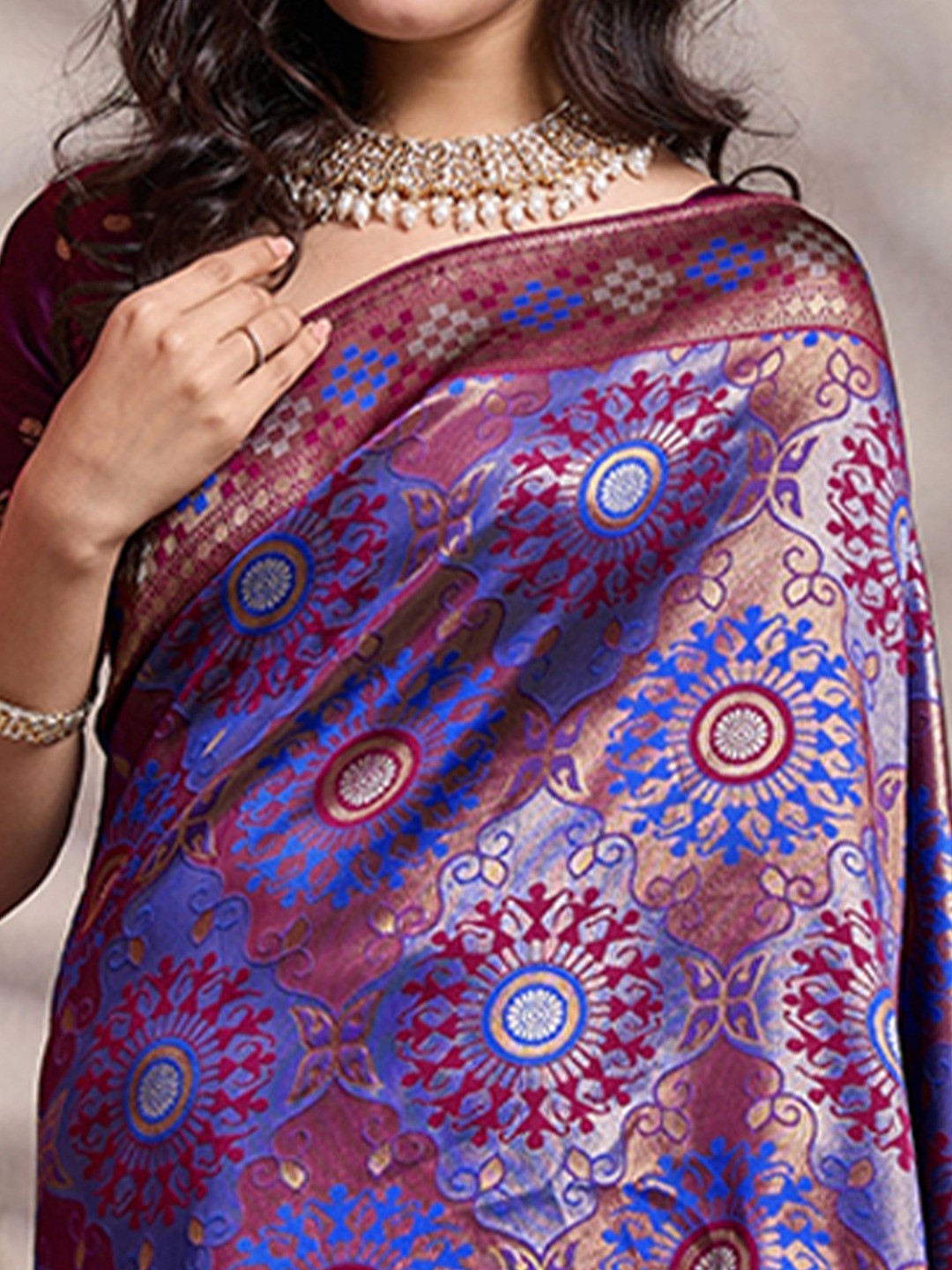 Graceful Royal Blue & Maroon Floral Zari Meenakari Weaving Art Silk Saree With Elegant Tassel Pallu - Image 3