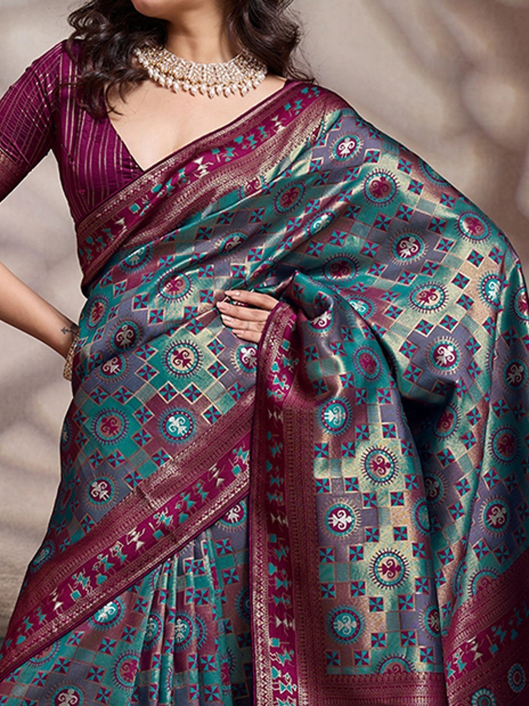Graceful Turquoise & Wine Floral Zari Meenakari Weaving Art Silk Saree With Elegant Tassel Pallu - Image 5