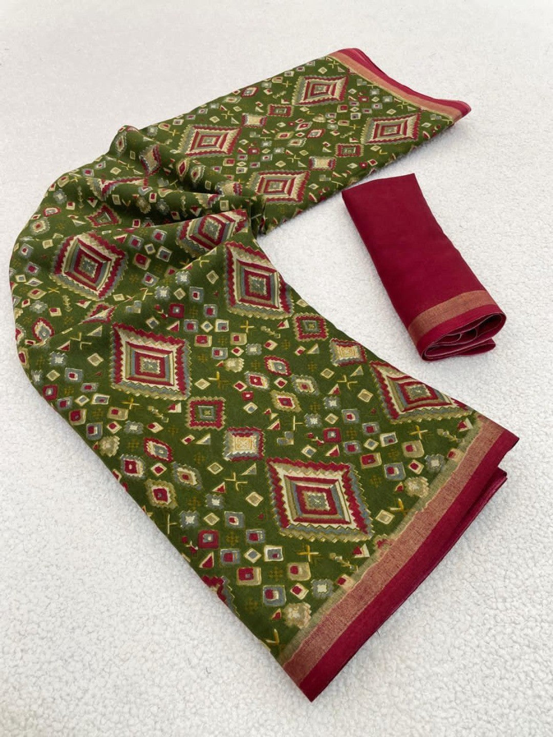 Traditional Green Chanderi Silk Saree with Detailed Geometric Print Pattern - Image 2