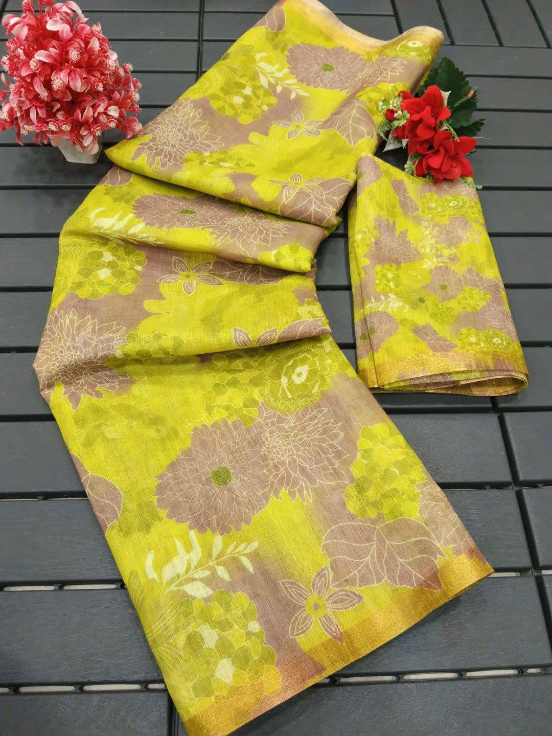 Elegant Green Floral Printed Linen Saree with Zari Border - Image 3