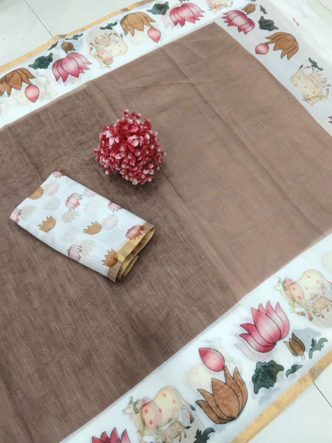 Elegant Chikoo Linen Saree with Lotus Border Print - Image 2