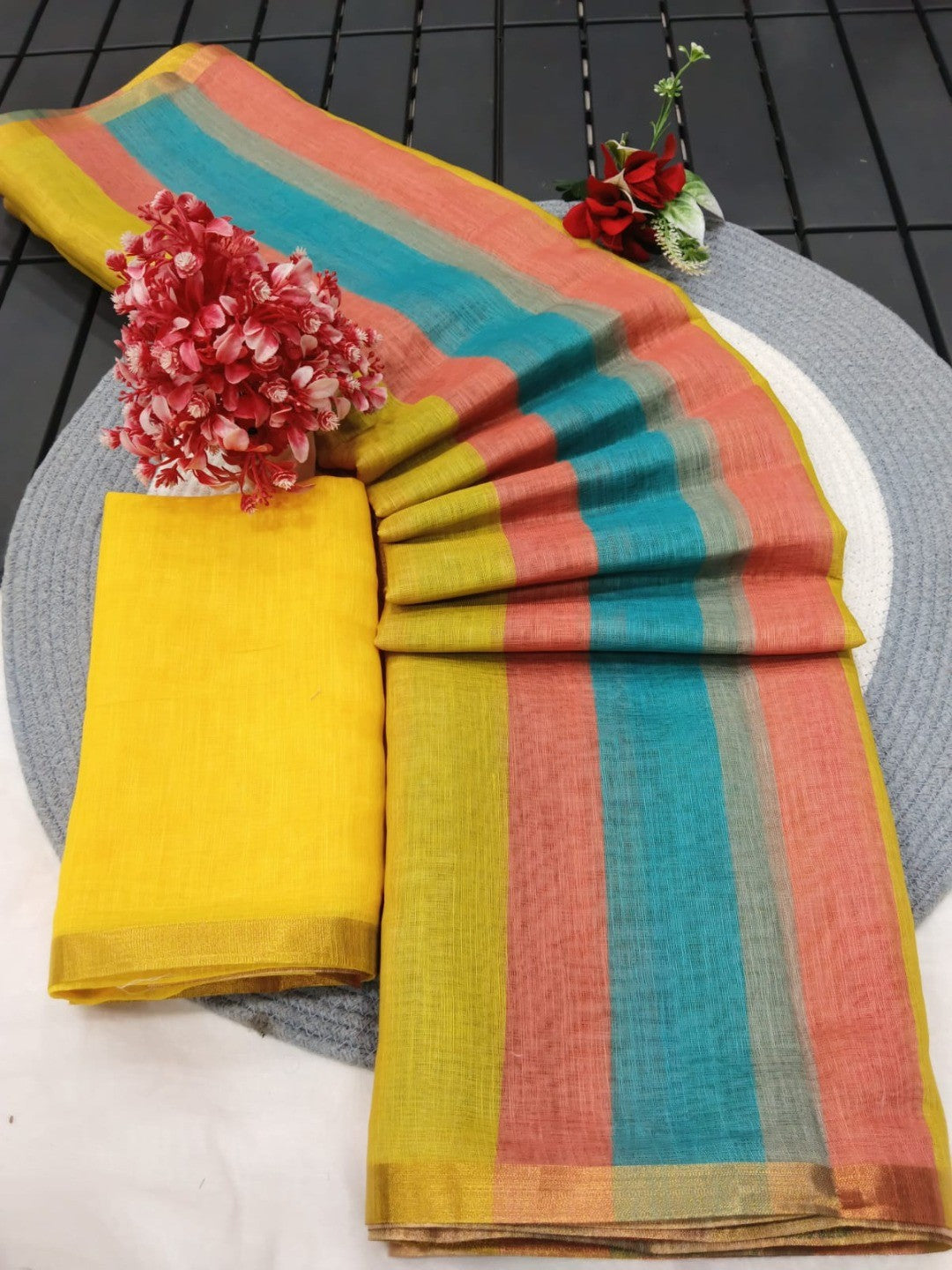 Festive Wear Multicolor Linen Saree with Stylish Zari Woven Border - Image 3