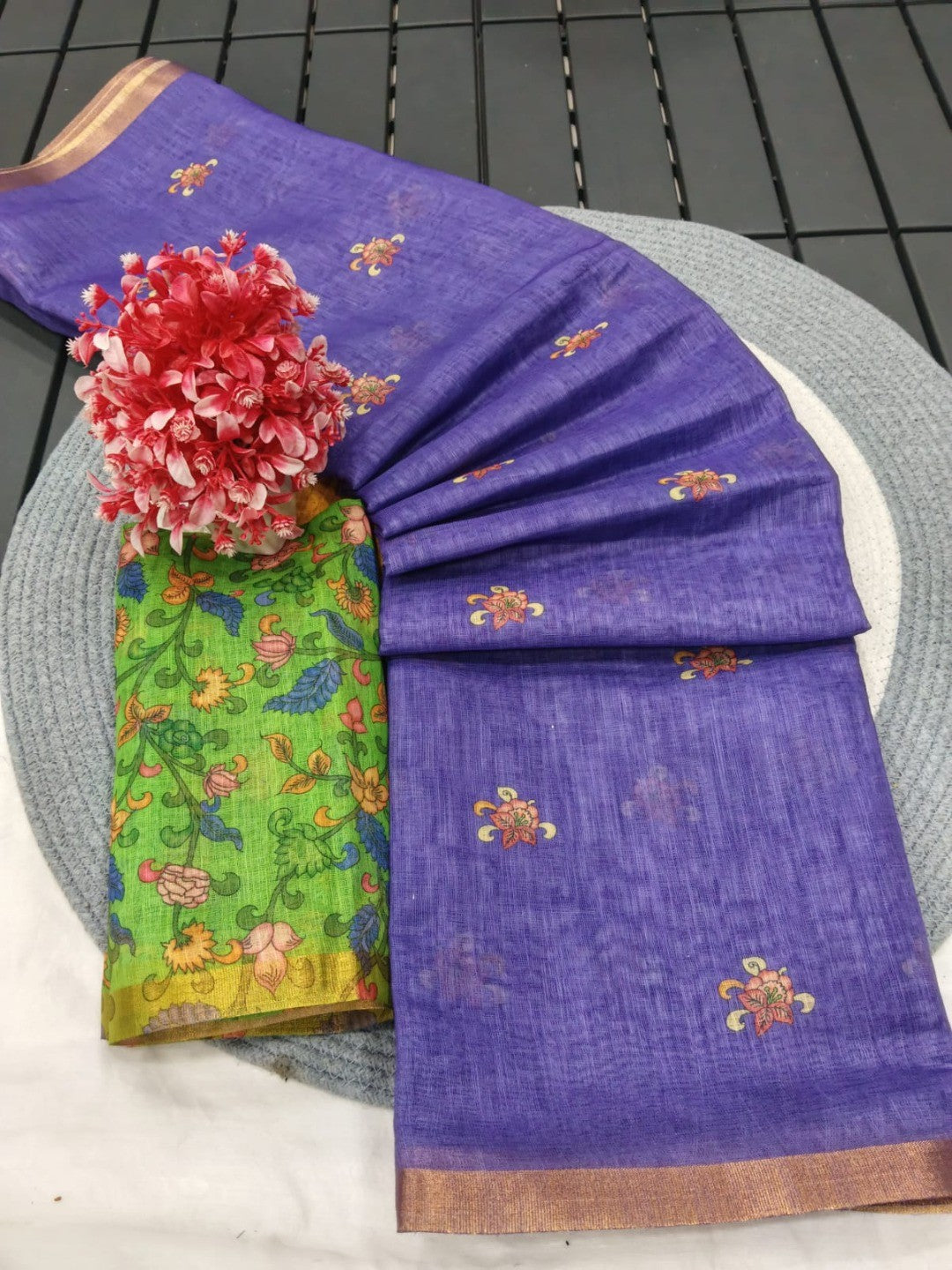 Elegant Purple Linen Saree with Floral Border and Zari Details - Image 3