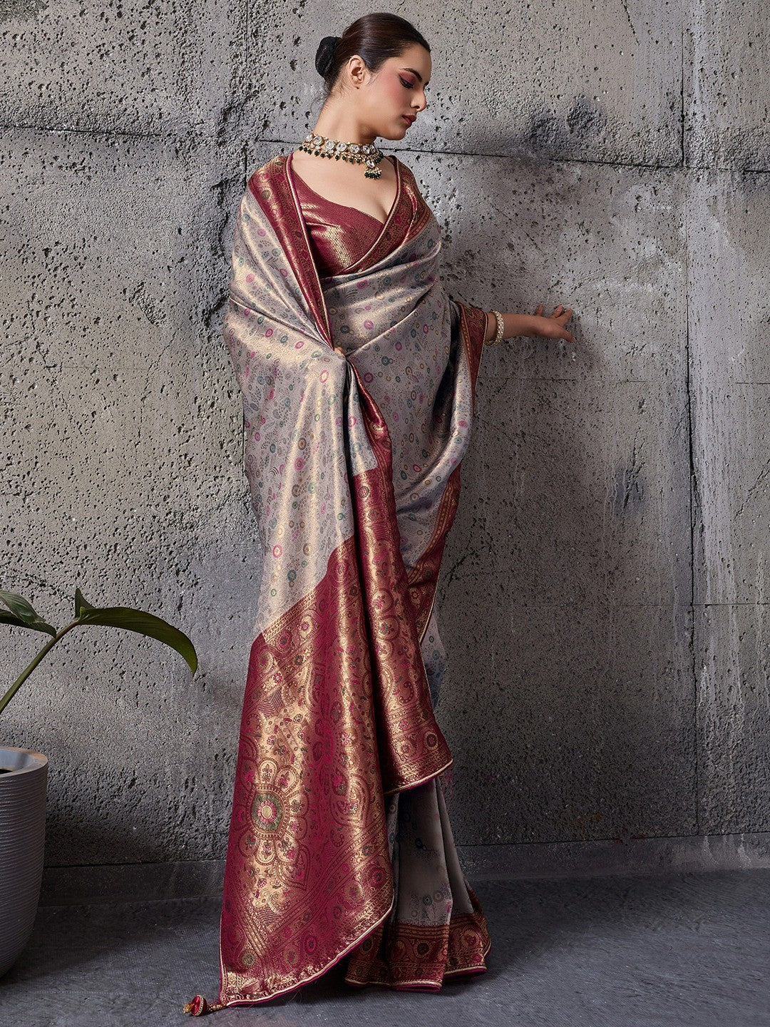 Elegant Grey Kanjivaram Silk Saree with Meenakari Weave & Maroon Border - Image 4