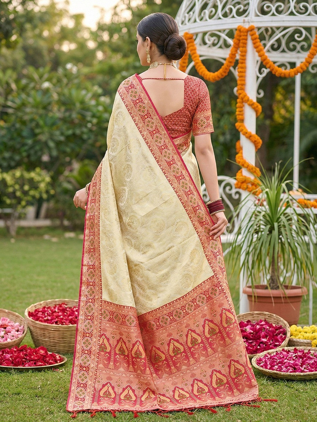 Elegant Cream & Red Floral Weaving Silk Blend Saree With Rich Tassel Pallu - Image 2