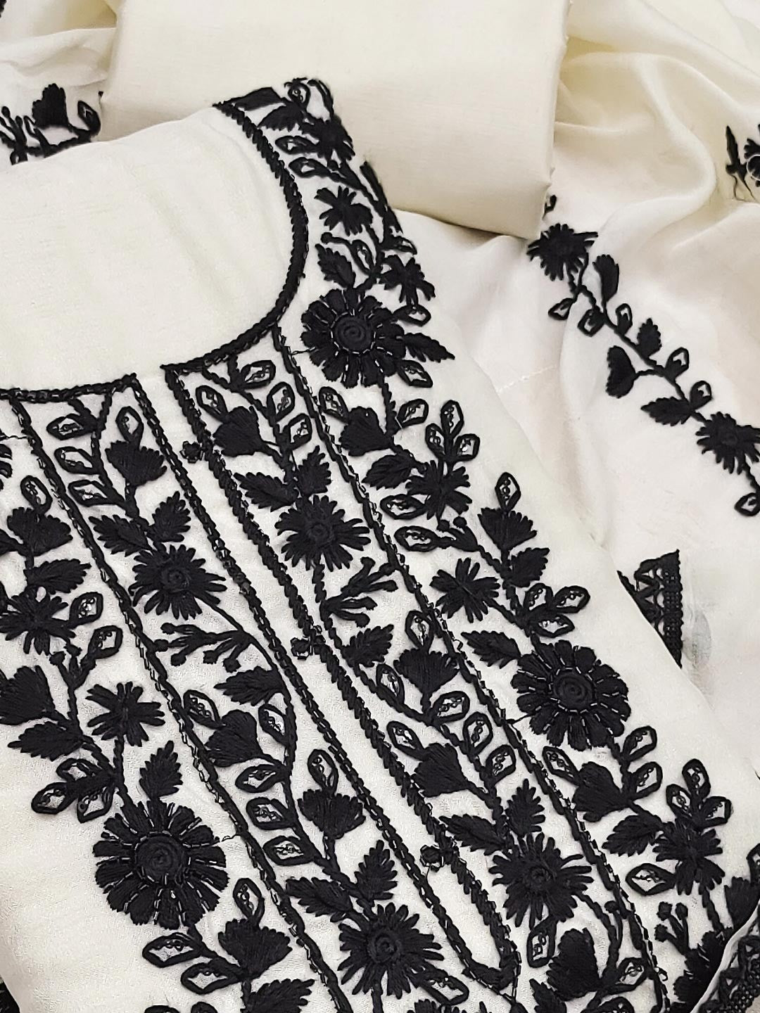 Cream Vichitra Silk Dress Material With Floral Embroidery & Delicate Sequins & Beads Work - Image 5