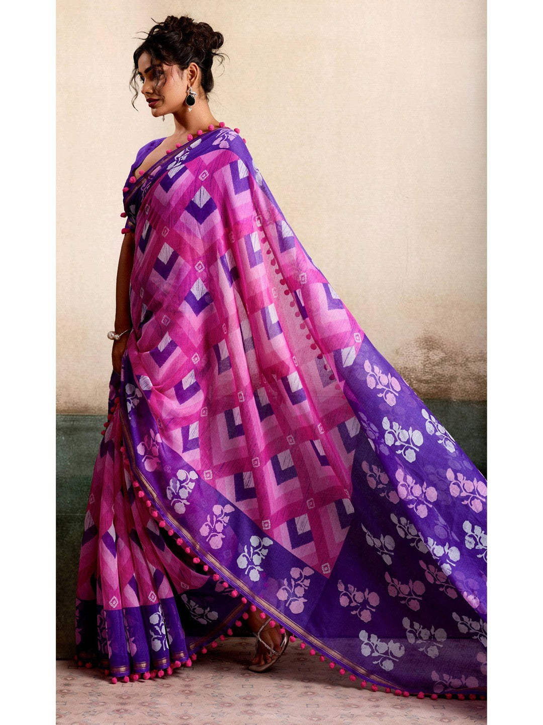 Elegant Magenta & Purple Floral Printed Mulmul Cotton Saree With Soft Lightweight Drape - Image 3