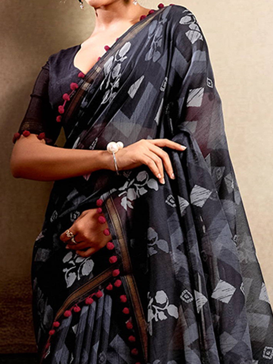 Elegant Black Floral Printed Mulmul Cotton Saree With Soft Lightweight Drape - Image 3