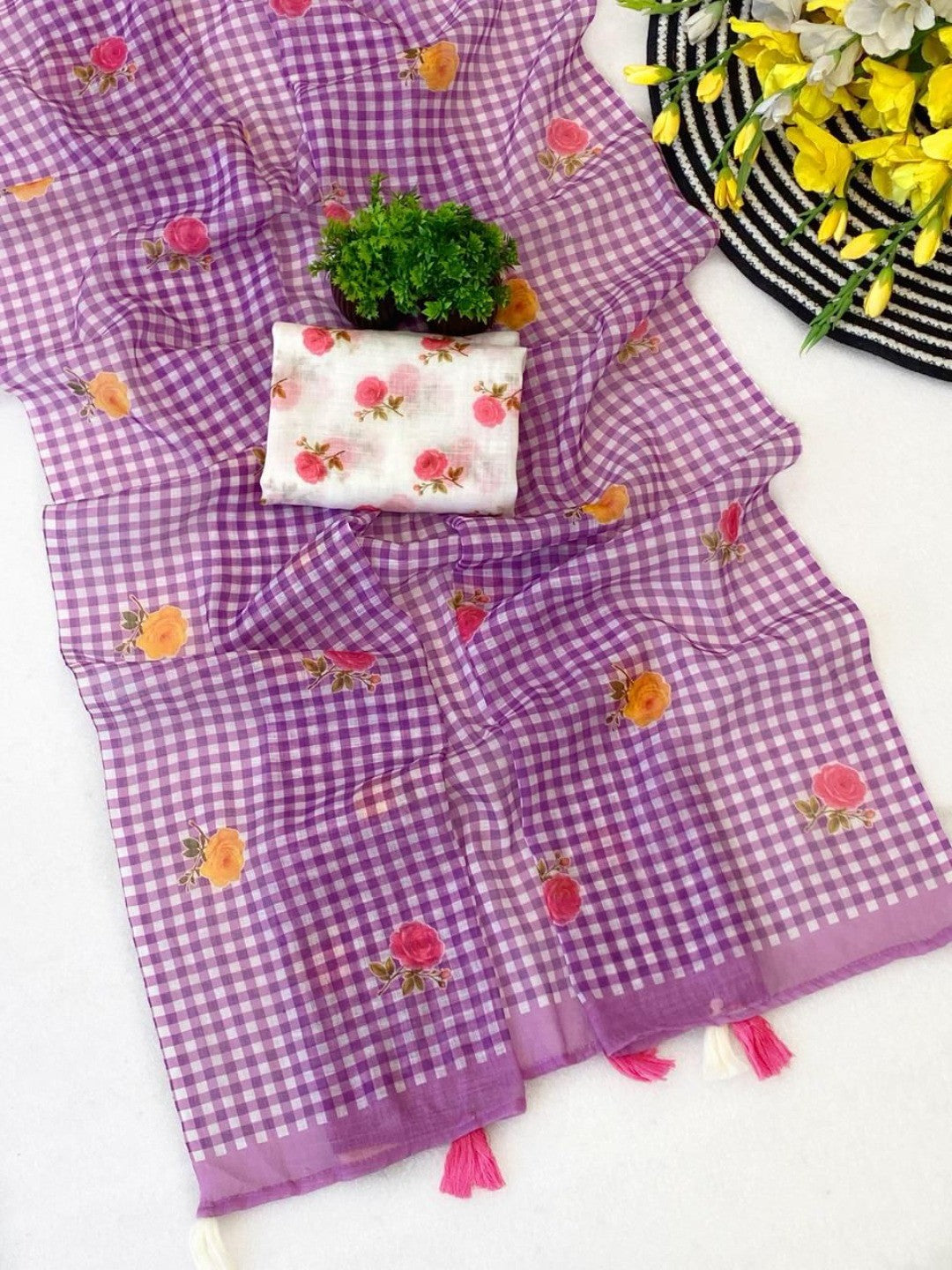 Purple Linen Saree with Checked Pattern and Floral Motifs - Image 2