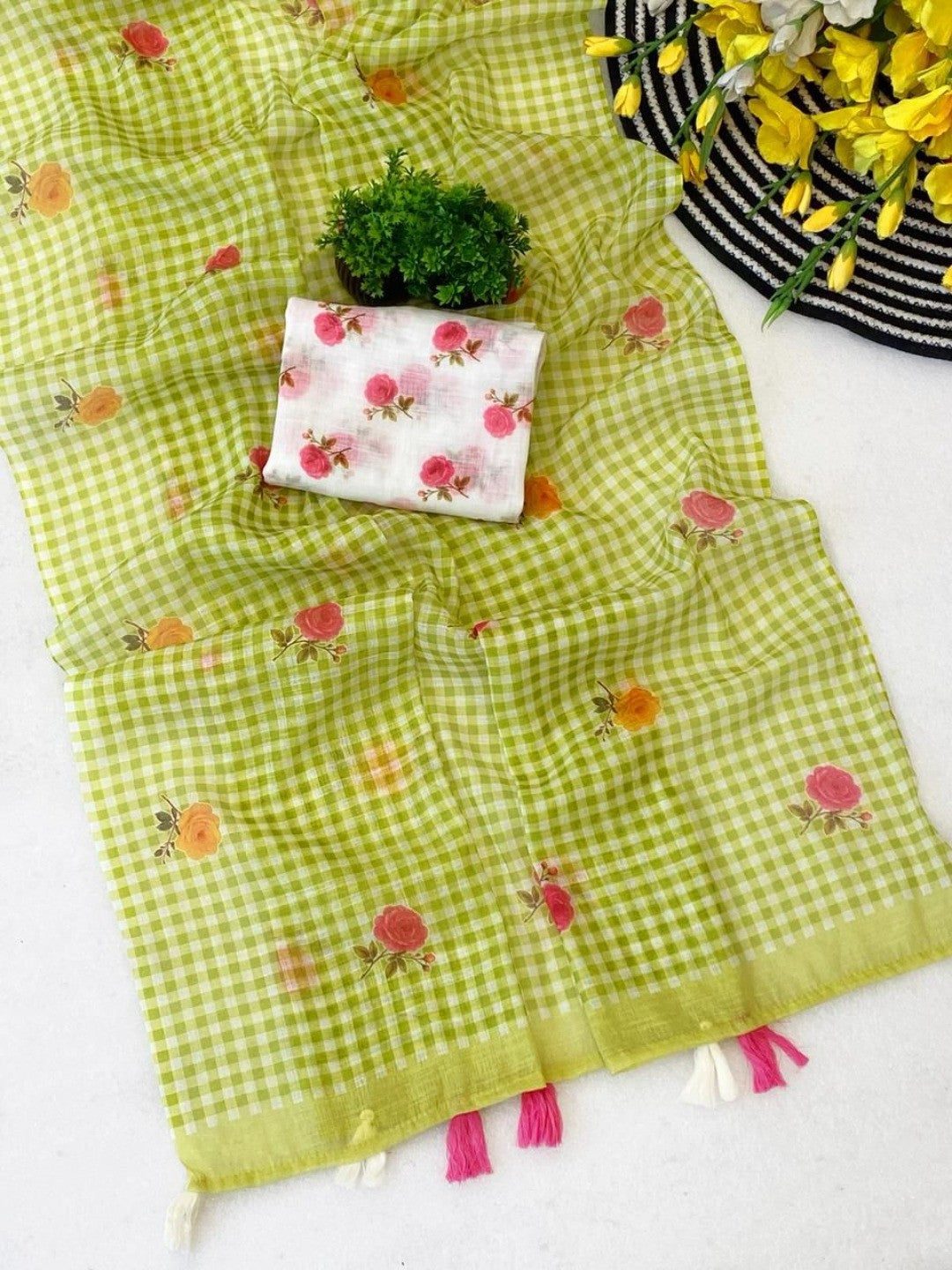 Green Linen Checked Saree with Floral Print With Tassels - Image 2