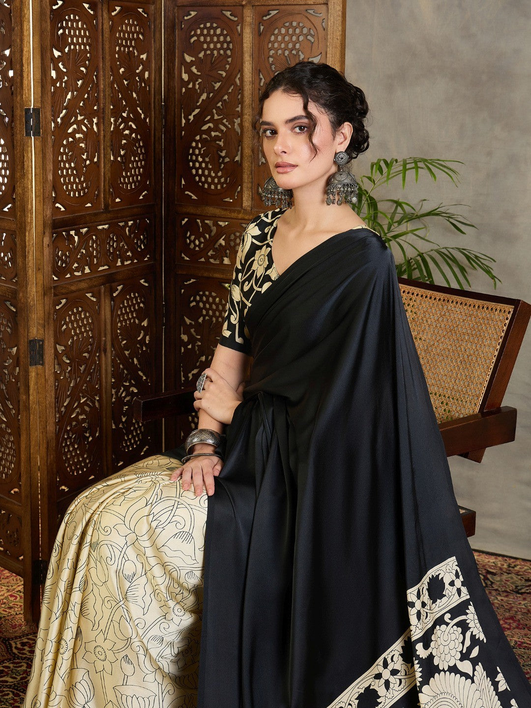 Ethnic Black Satin Saree with Detailed Kalamkari Printed Design - Image 5