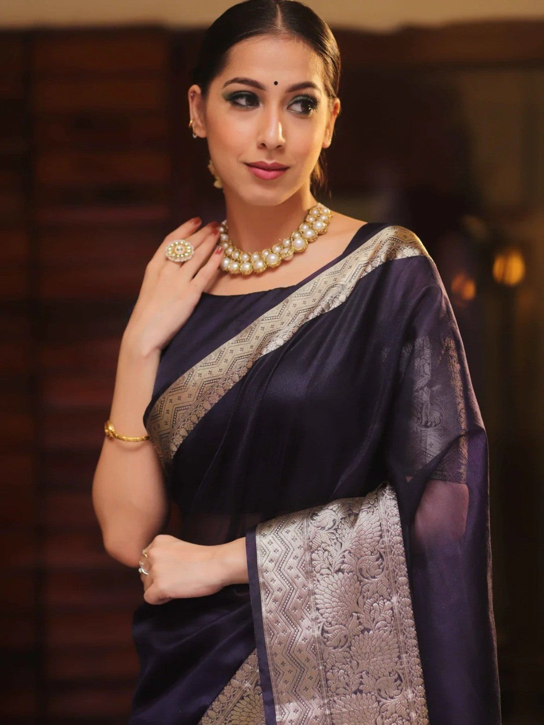 Classic Blue Solid Organza Saree Featuring Floral Golden Zari Weaving Border - Image 5
