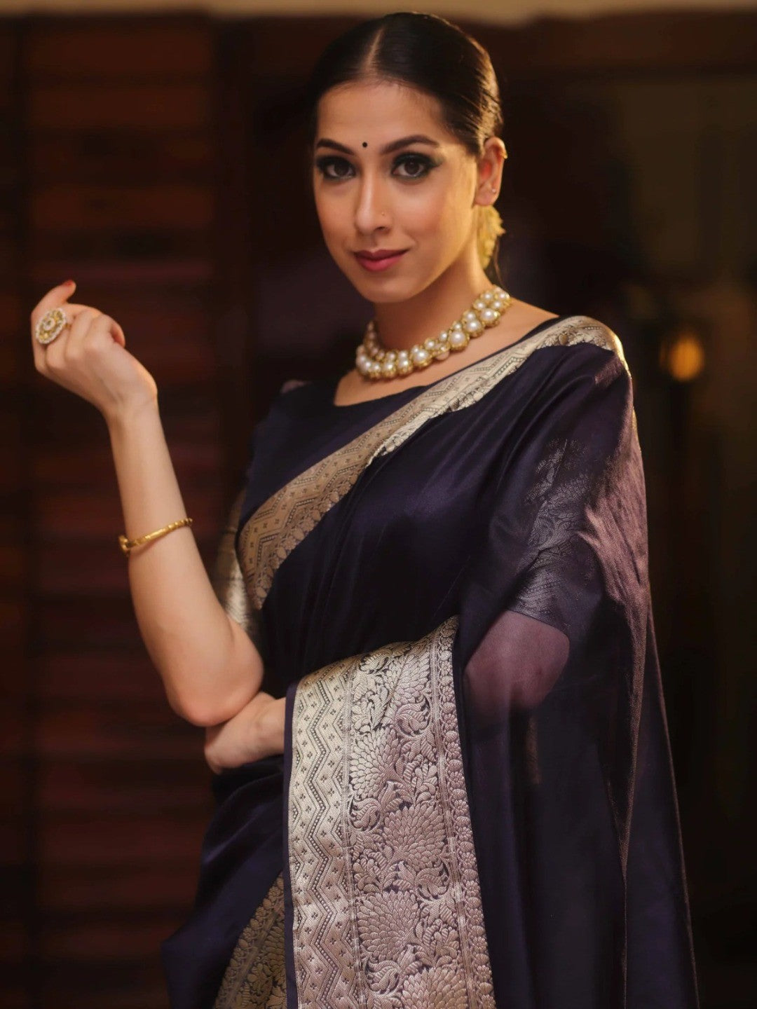 Classic Blue Solid Organza Saree Featuring Floral Golden Zari Weaving Border - Image 4