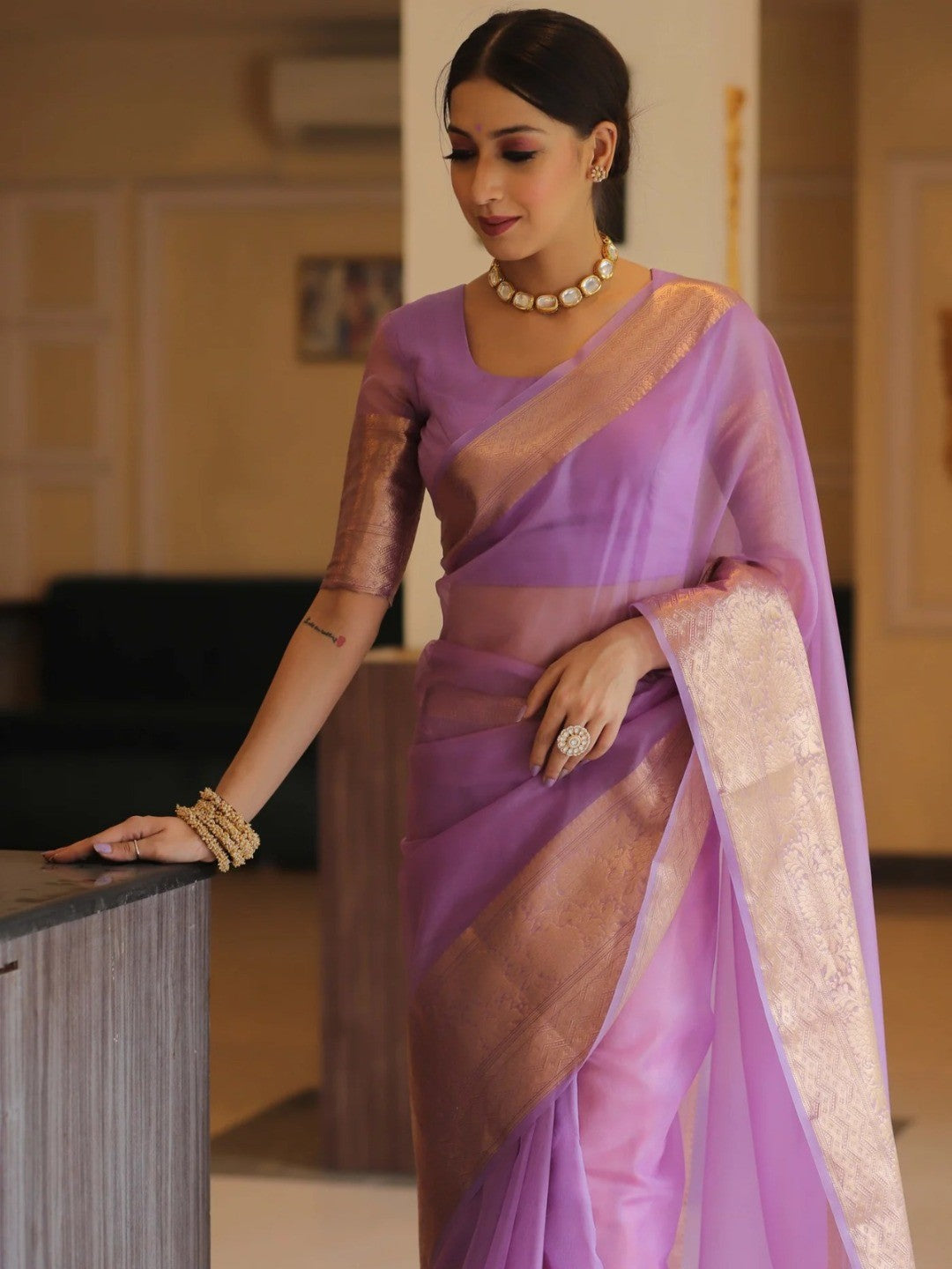Classic Lavender Solid Organza Saree Featuring Floral Golden Zari Weaving Border - Image 5