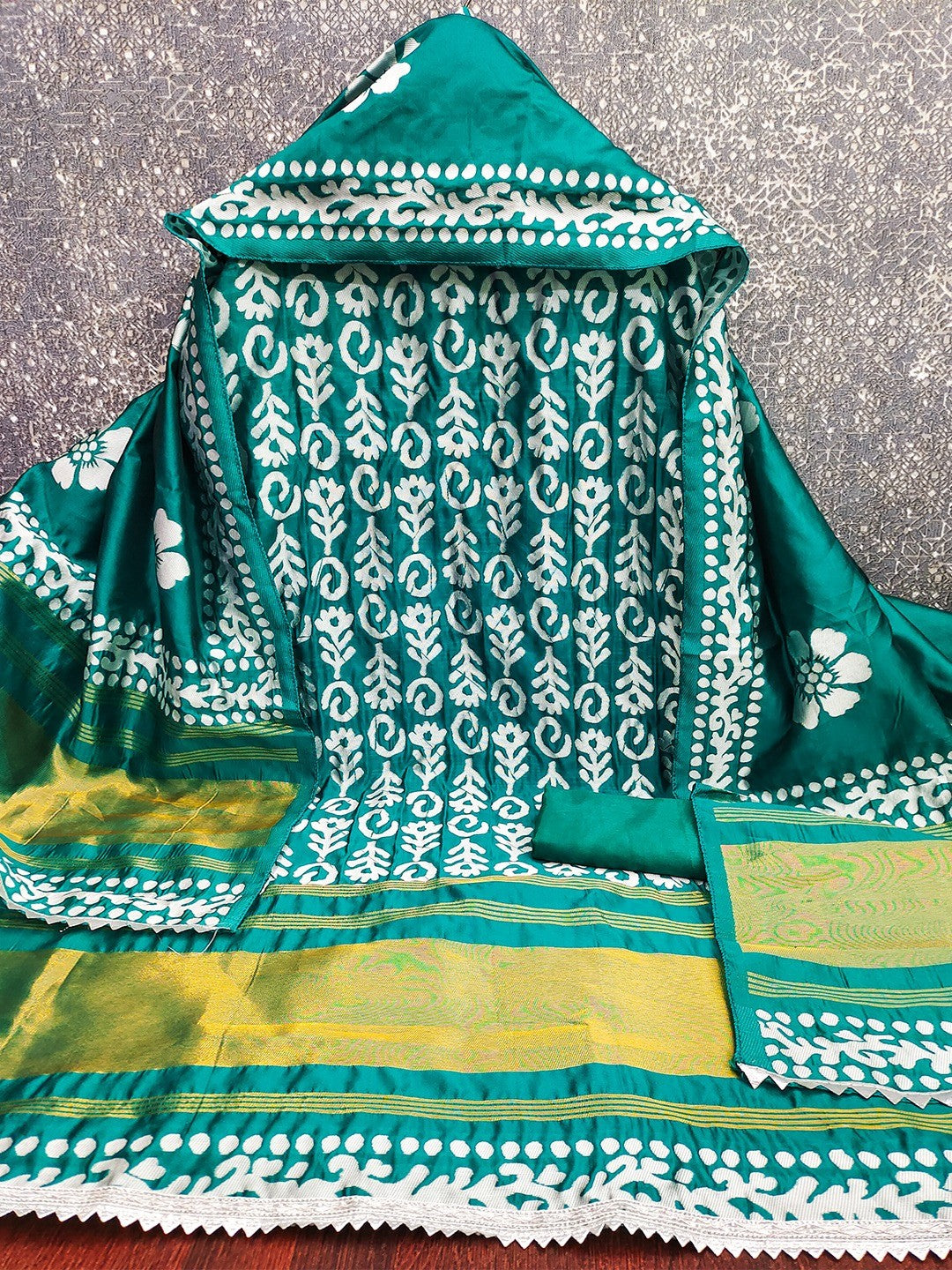 Designer Rama Green Floral Zari Woven Jacquard Dress Material With Classic Ethnic Appeal - Image 3