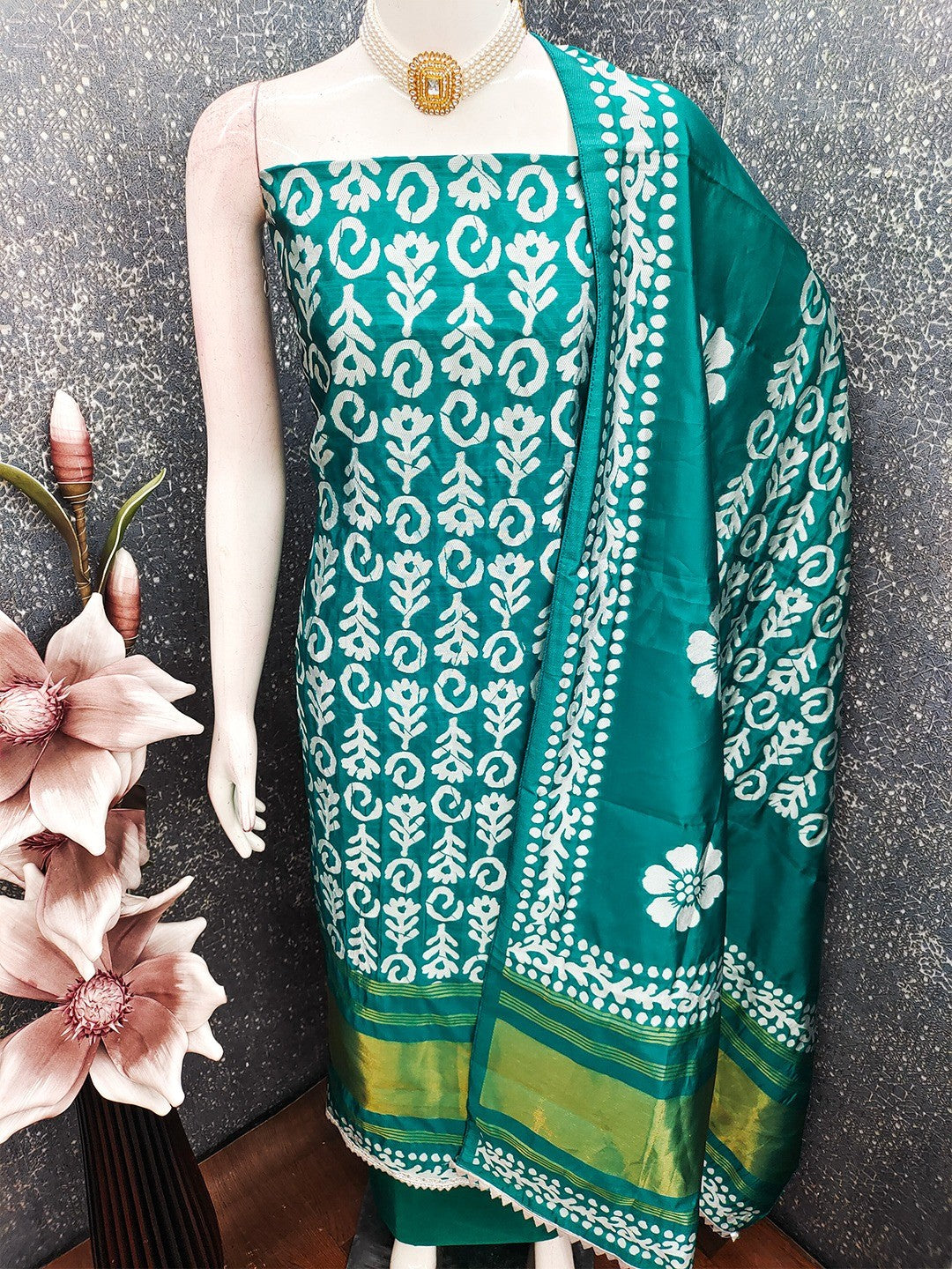 Designer Rama Green Floral Zari Woven Jacquard Dress Material With Classic Ethnic Appeal - Image 5