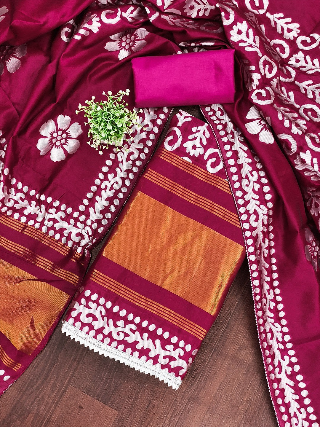 Designer Magenta Floral Zari Woven Jacquard Dress Material With Classic Ethnic Appeal - Image 4
