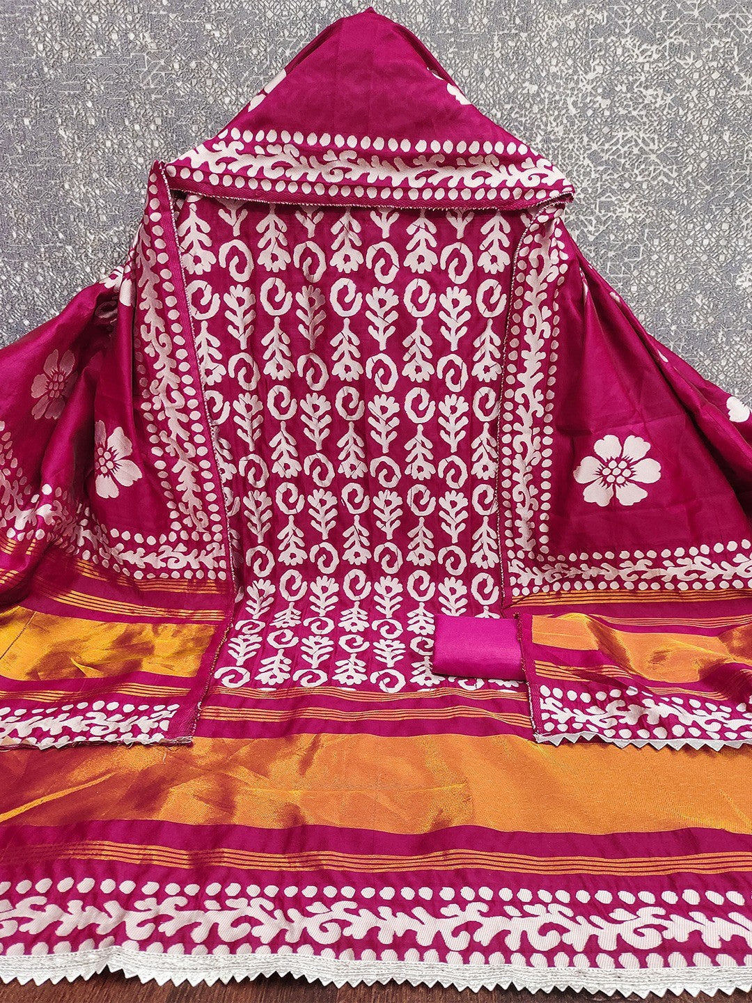 Designer Magenta Floral Zari Woven Jacquard Dress Material With Classic Ethnic Appeal - Image 3