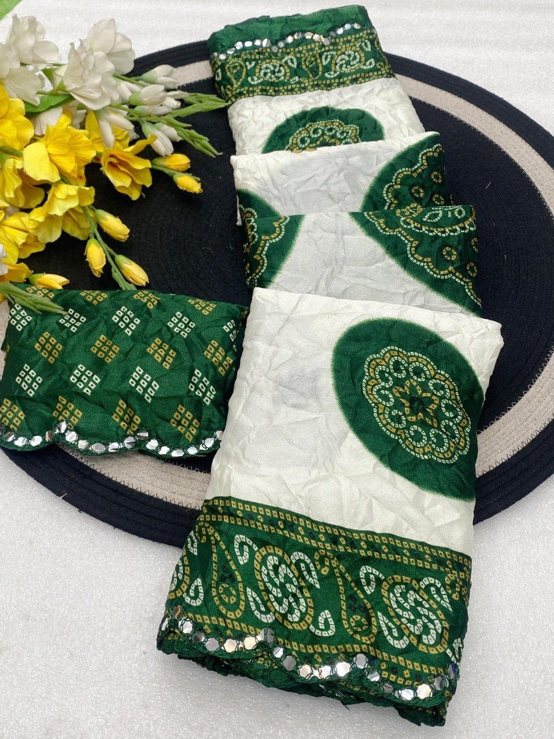 Elegant Green & White Chiffon Silk Saree With Bandhani Print - Image 2