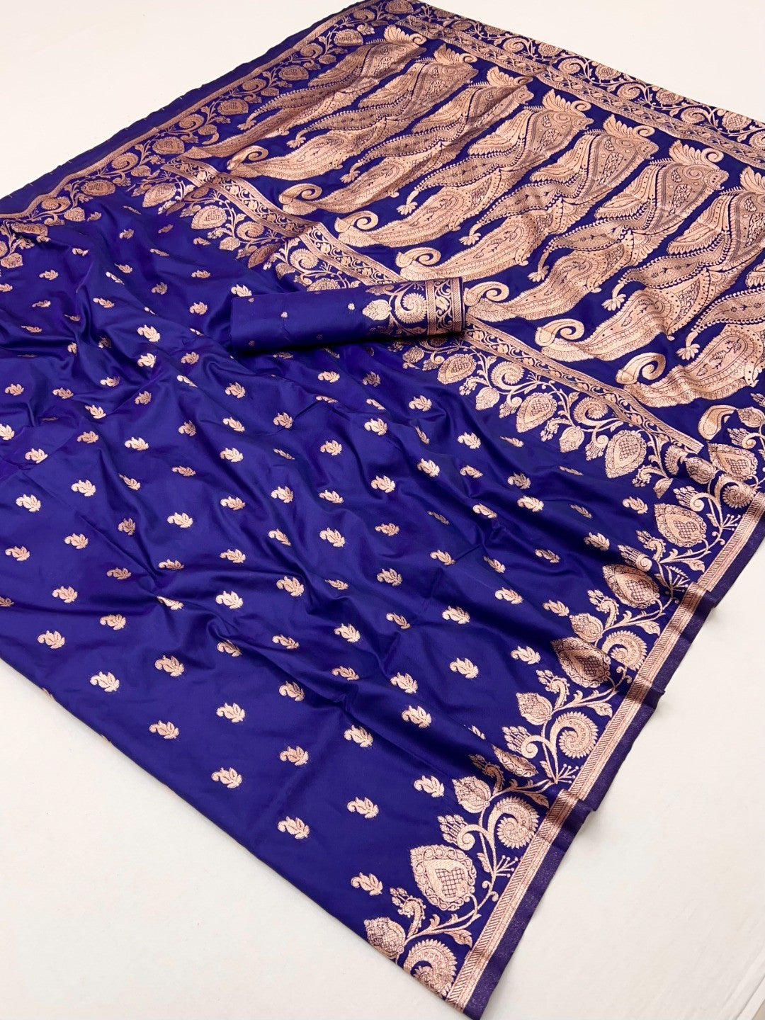 Elegant Navy Blue Art Silk Saree With Zari Woven Paisley Motifs - Image 3