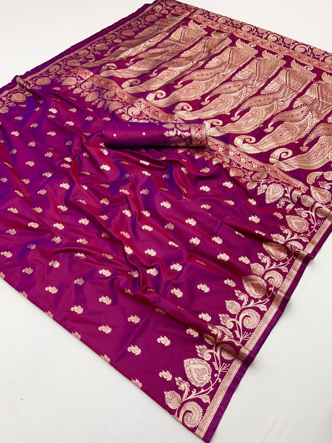 Elegant Dark Magenta Art Silk Saree With Zari Woven Paisley Motifs - Image 3