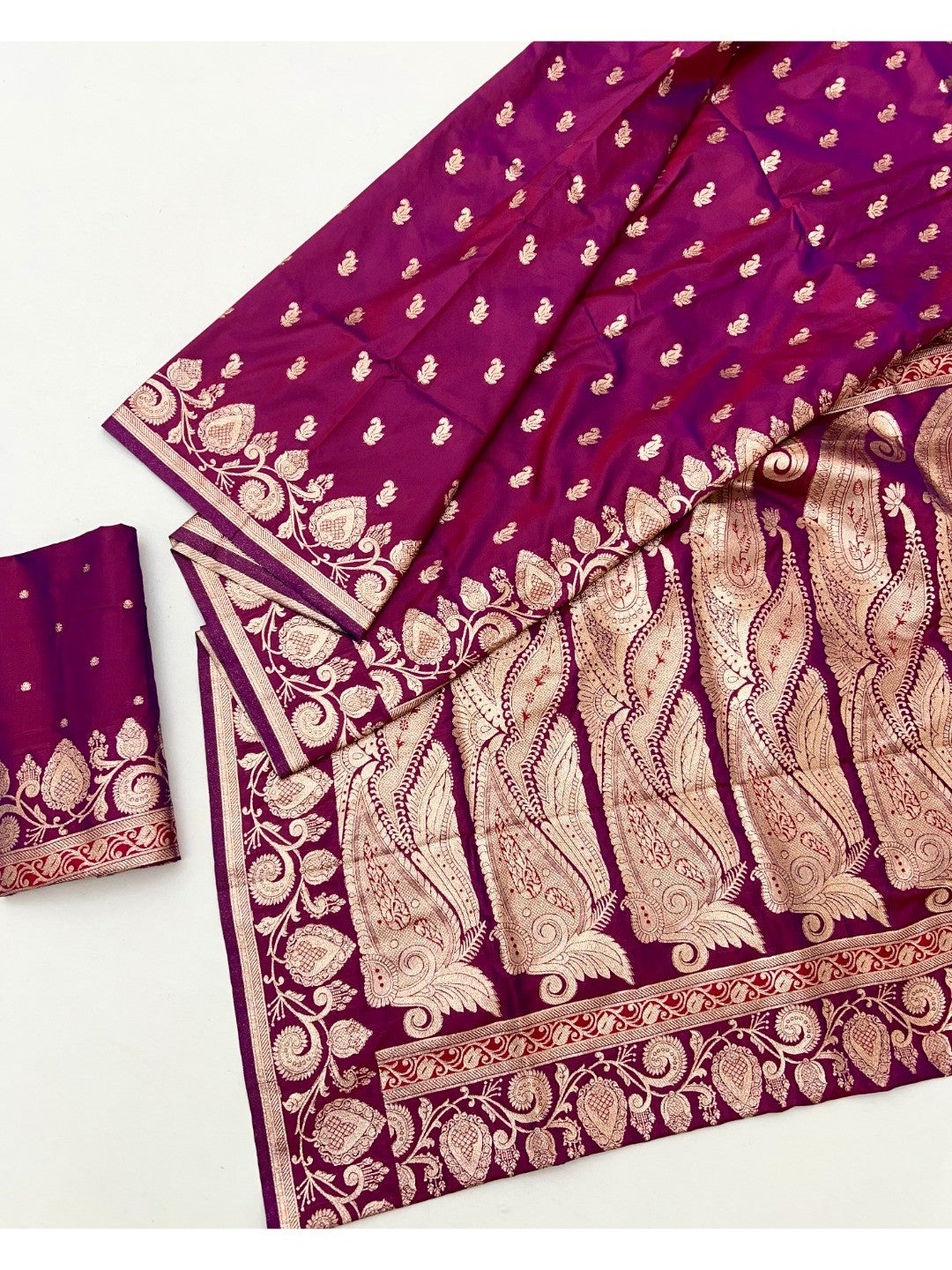 Elegant Dark Magenta Art Silk Saree With Zari Woven Paisley Motifs - Image 2