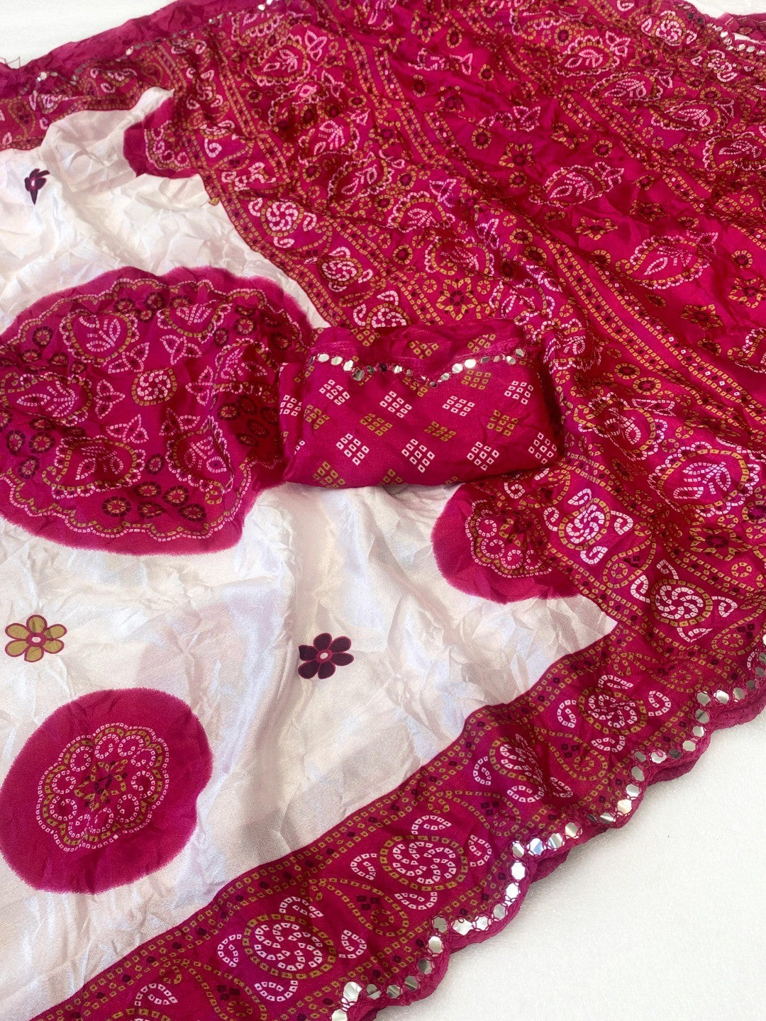 Elegant Pink & White Chiffon Silk Saree With Bandhani Print - Image 3