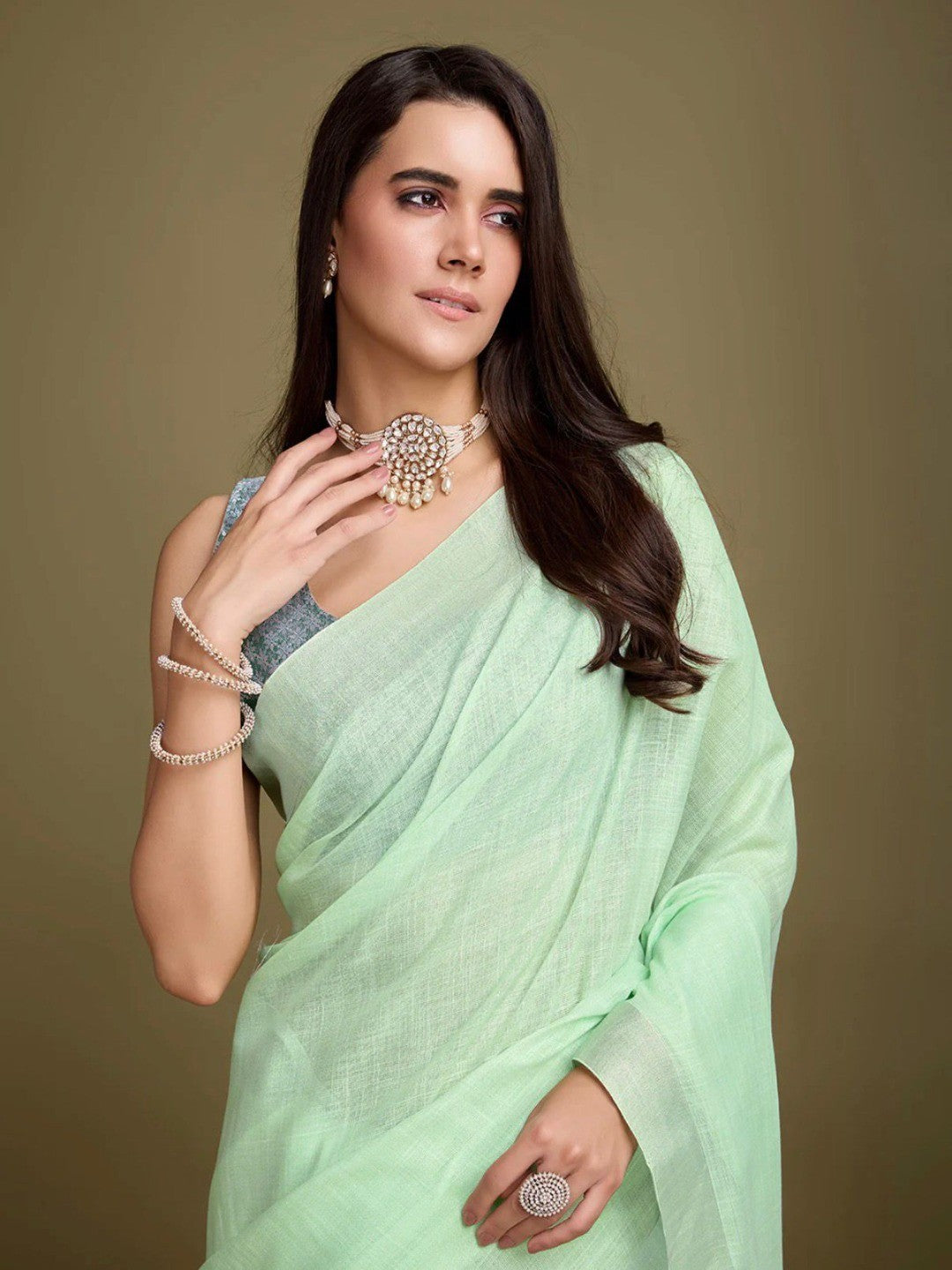 Sophisticated Green Linen Saree Featuring Intricate Zari Weaving & Tassel Accents - Image 4