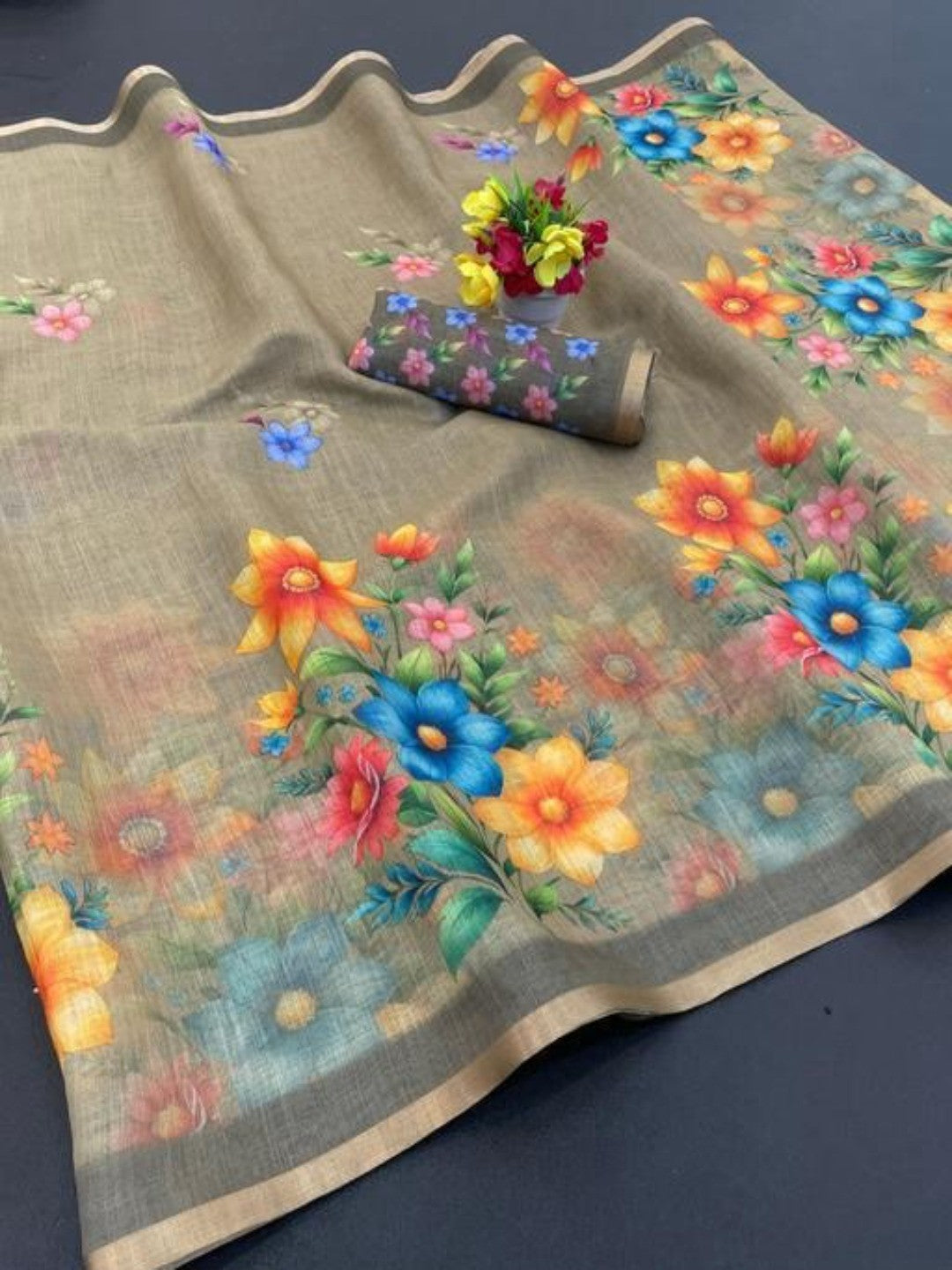 Elegant Green Linen Saree with Floral Print and Border Detail - Image 2