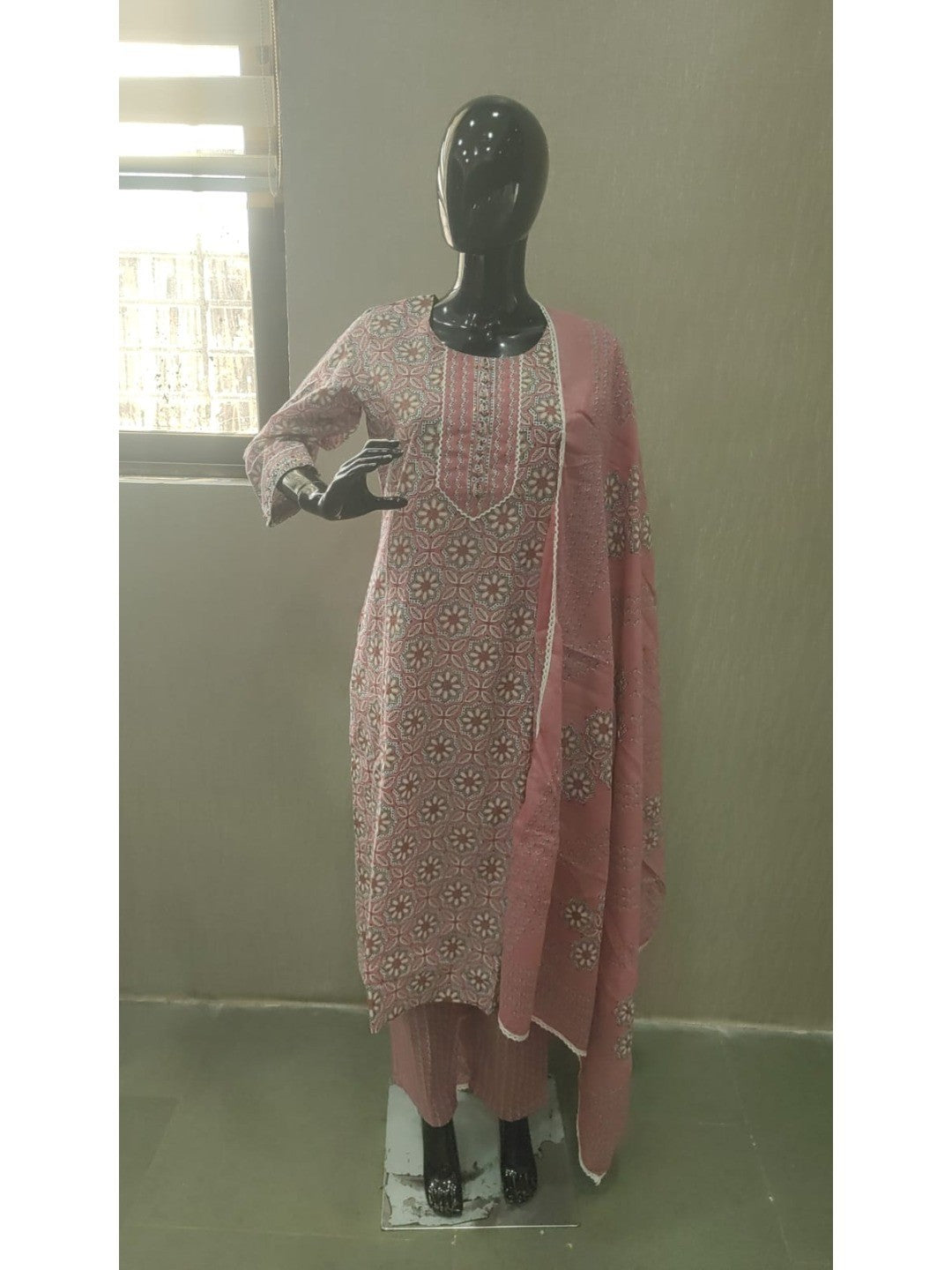 Casual Wear Peach Pure Cotton Kurta and Straight Pant Set with Floral Print - Image 5