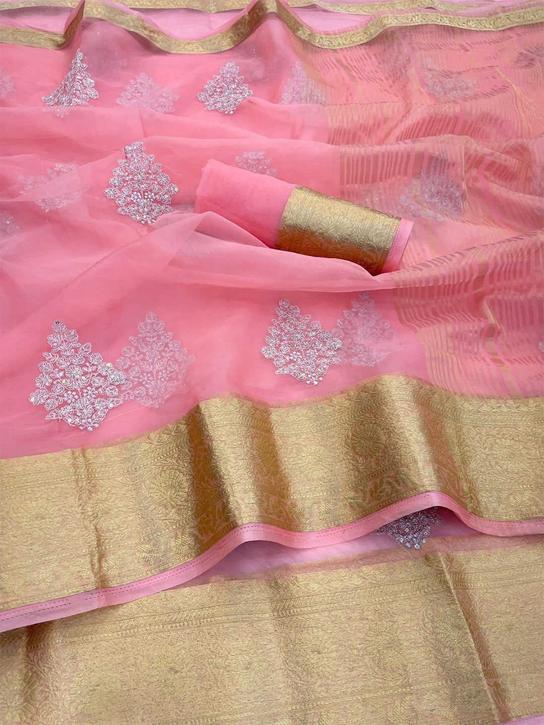 Luxurious Pink Floral Sequins Embroidery Organza Saree With Intricate Weaving Jacquard Border - Image 4