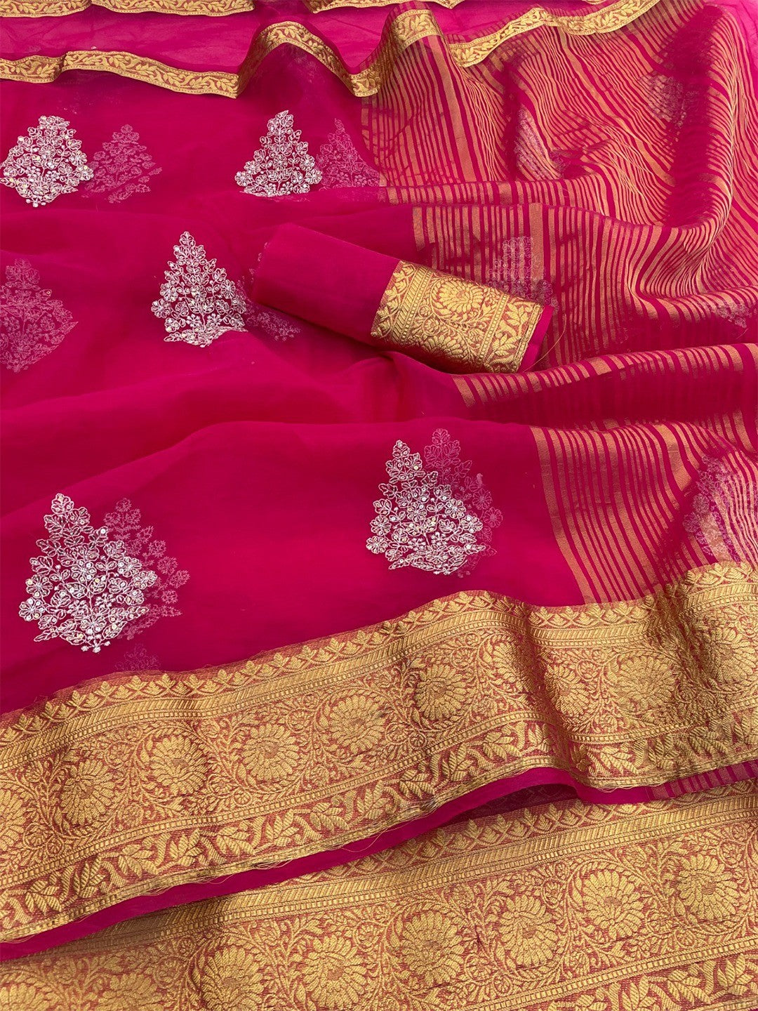 Luxurious Rani Pink Floral Sequins Embroidery Organza Saree With Intricate Weaving Jacquard Border - Image 4